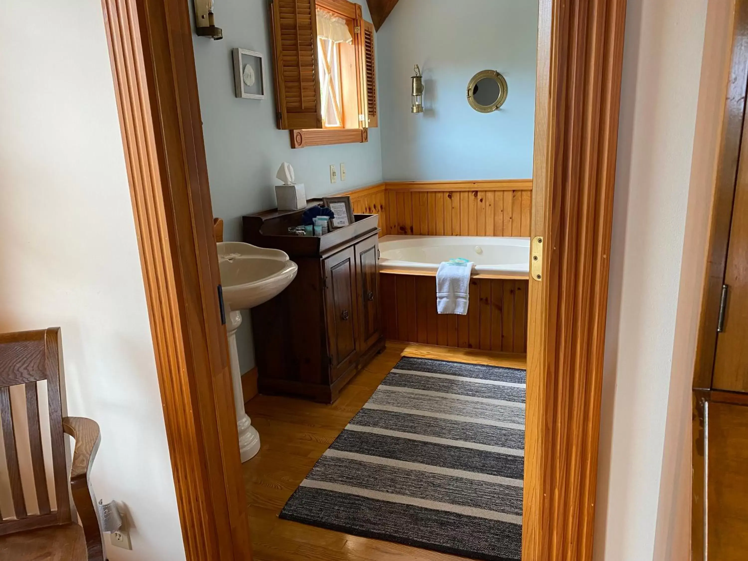 Bathroom, Kitchen/Kitchenette in Spouter Inn Bed & Breakfast