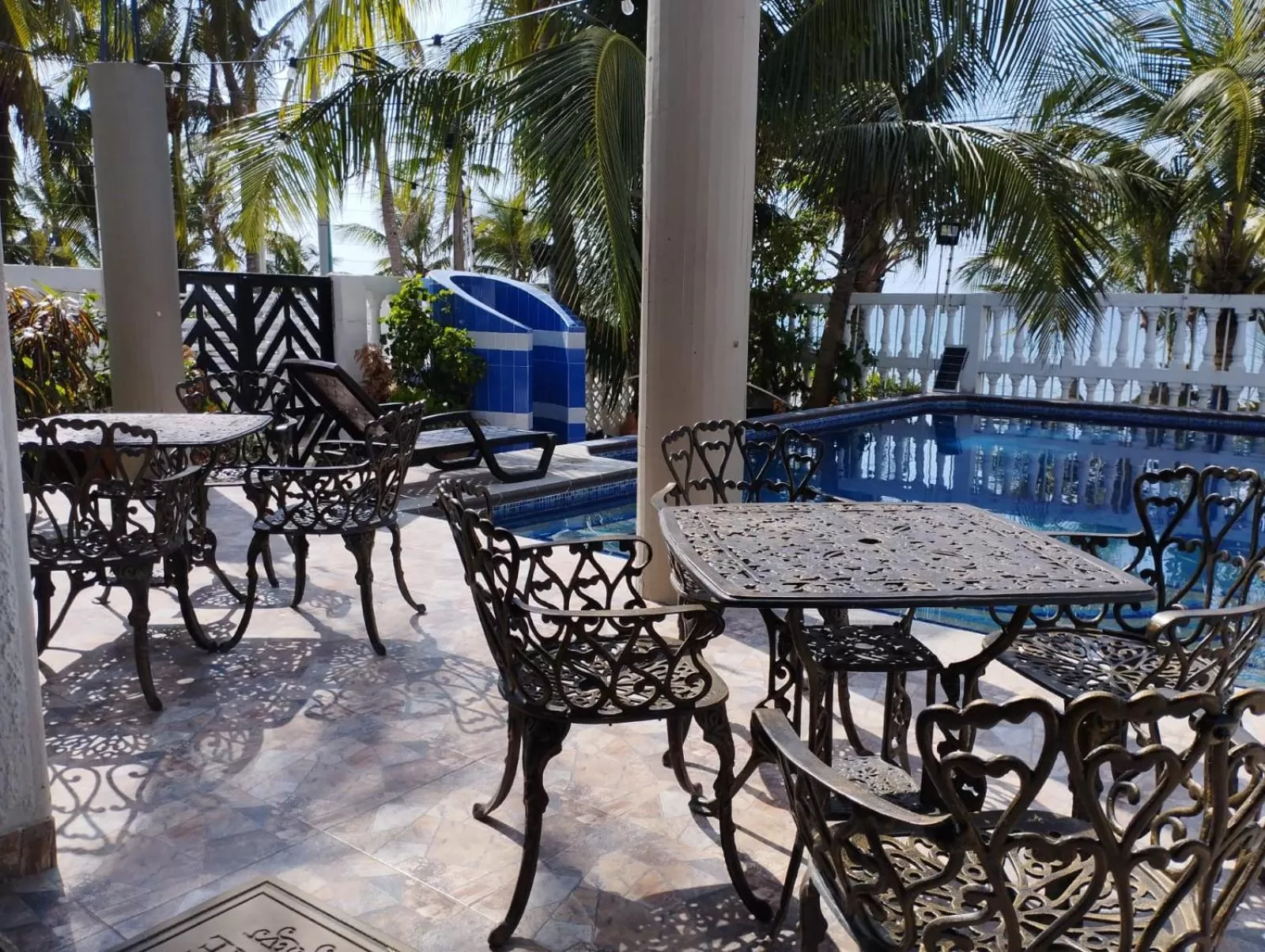 Restaurant/places to eat in Sunset Paradise