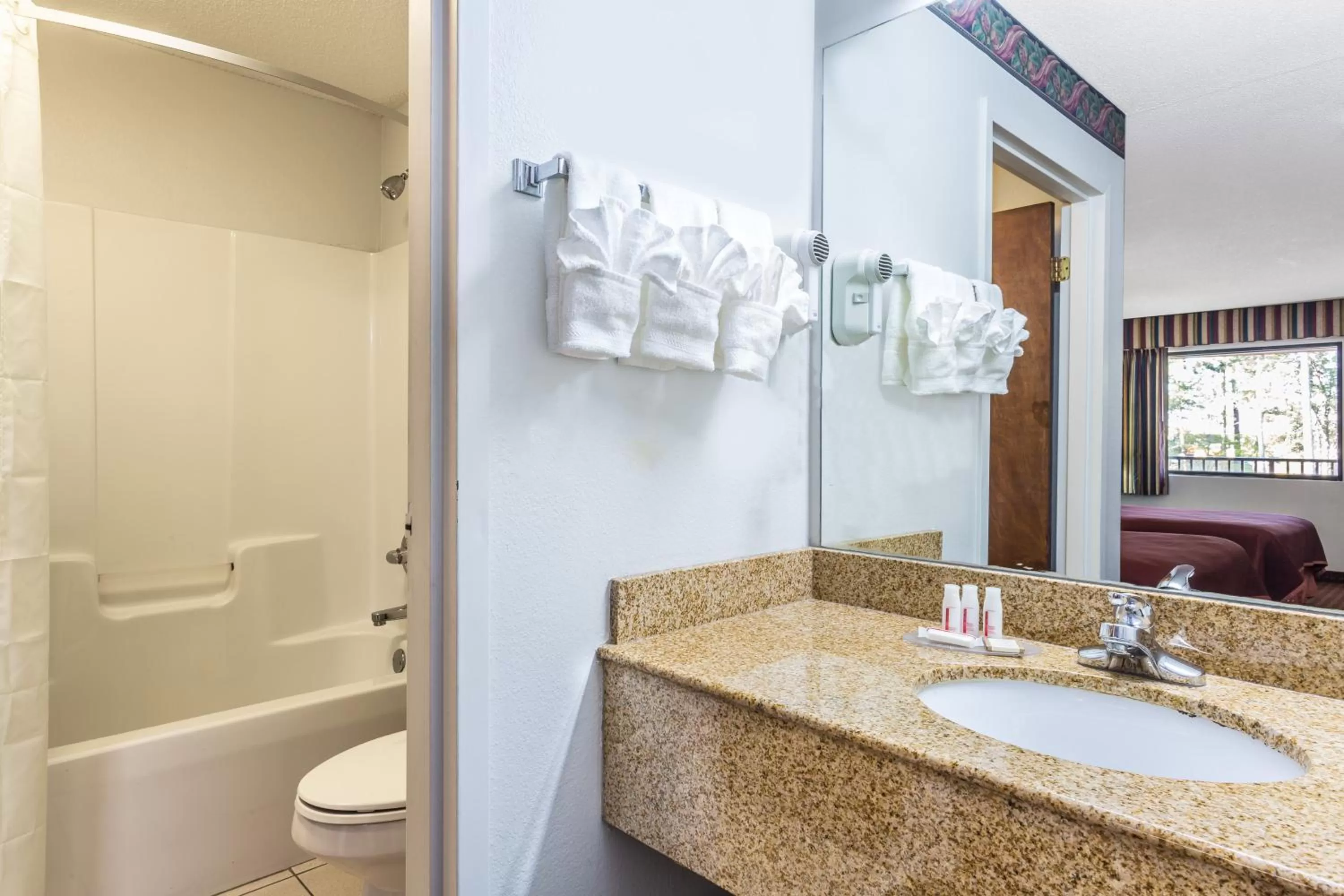 King Room - Non-Smoking in Baymont by Wyndham Midway Tallahassee