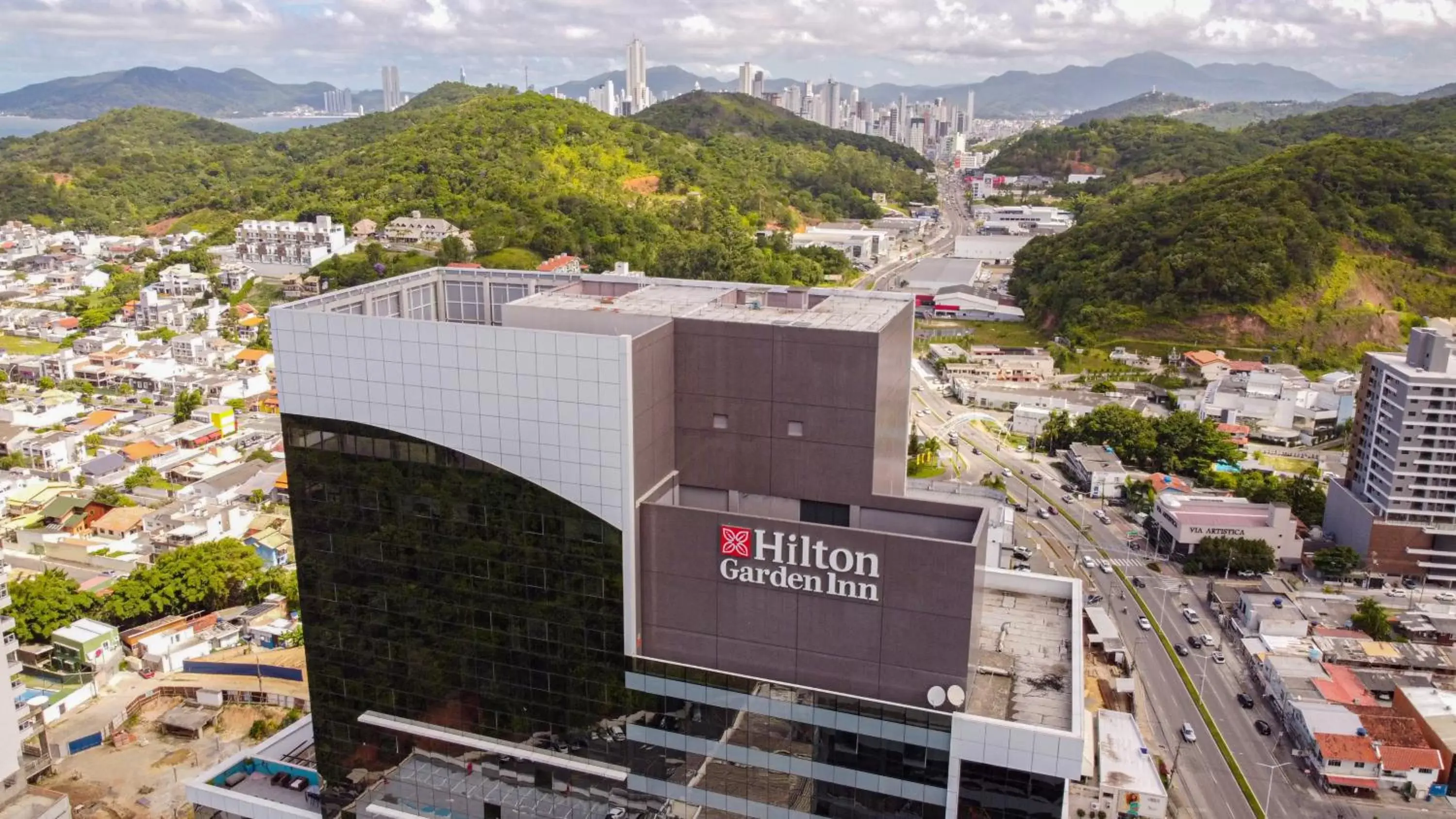 Property building in Hilton Garden Inn Praia Brava Property building in Hilton Garden Inn Praia Brava