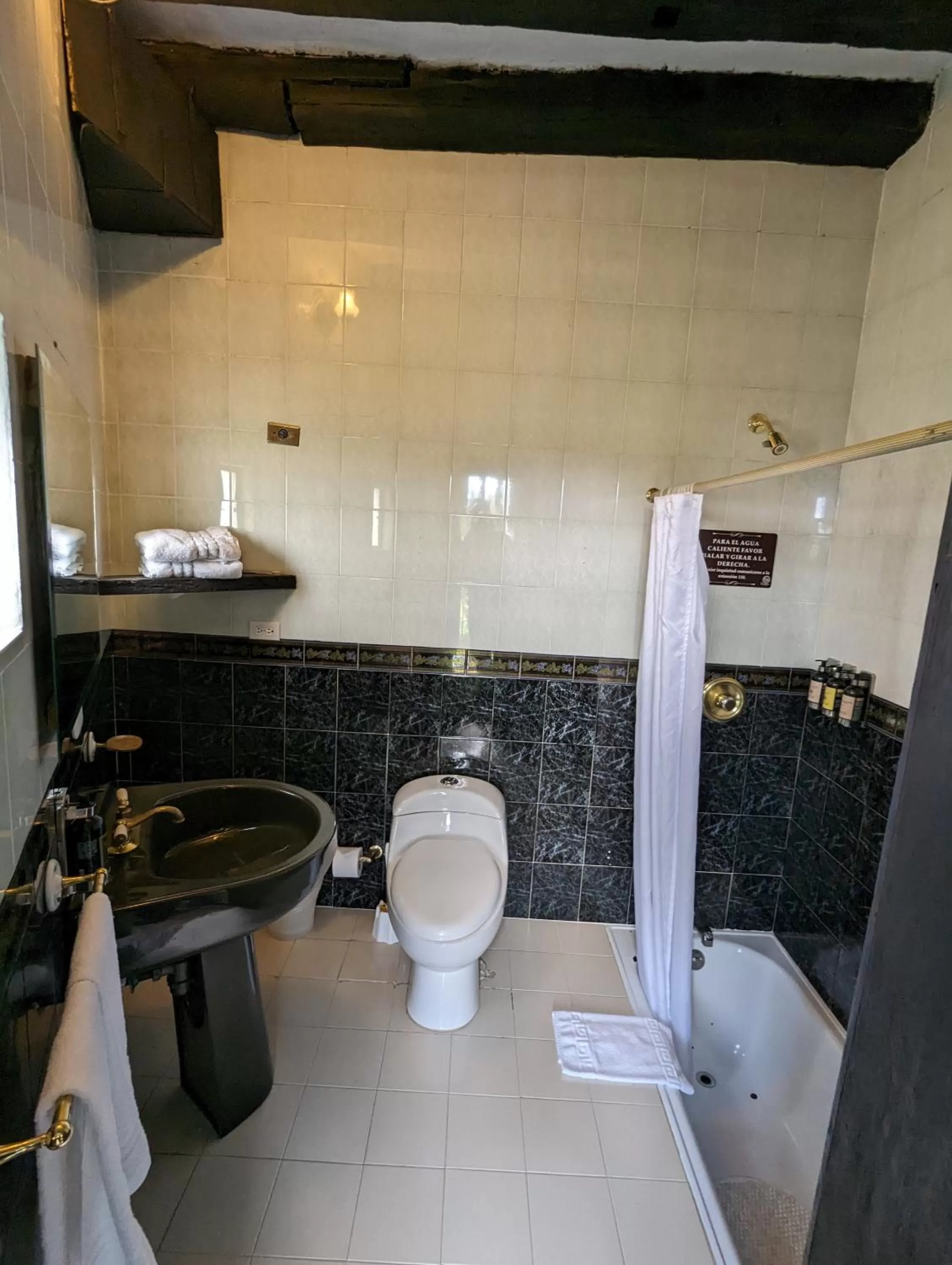 Bath in Posada Cafe La Huerta