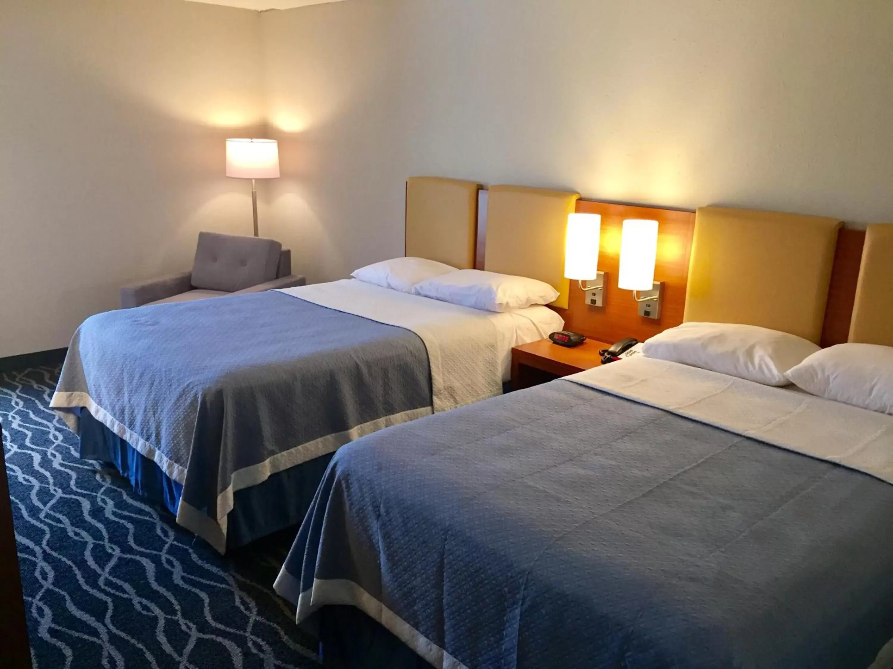 Bedroom, Bed in Days Inn & Suites by Wyndham Cincinnati North