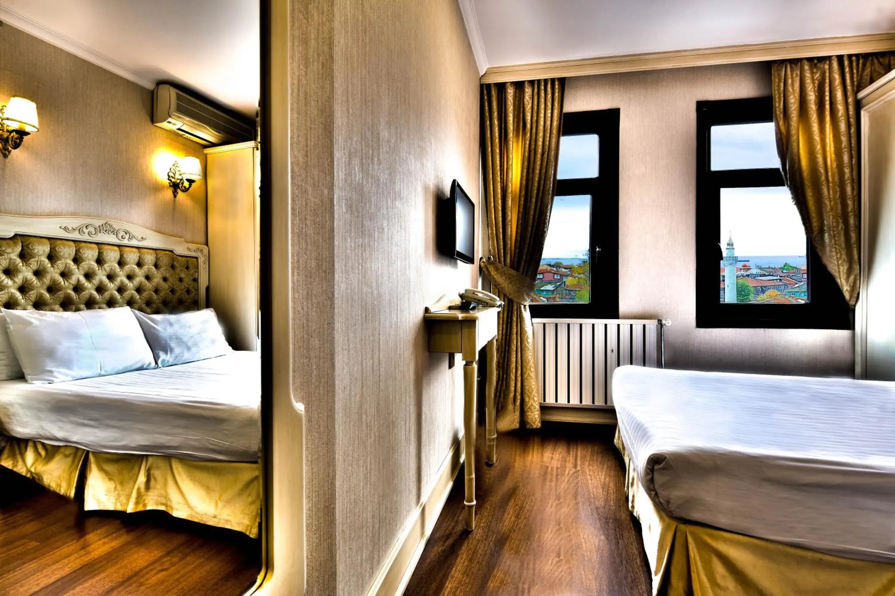 Photo of the whole room, Bed in Hotel Historia-Special Category
