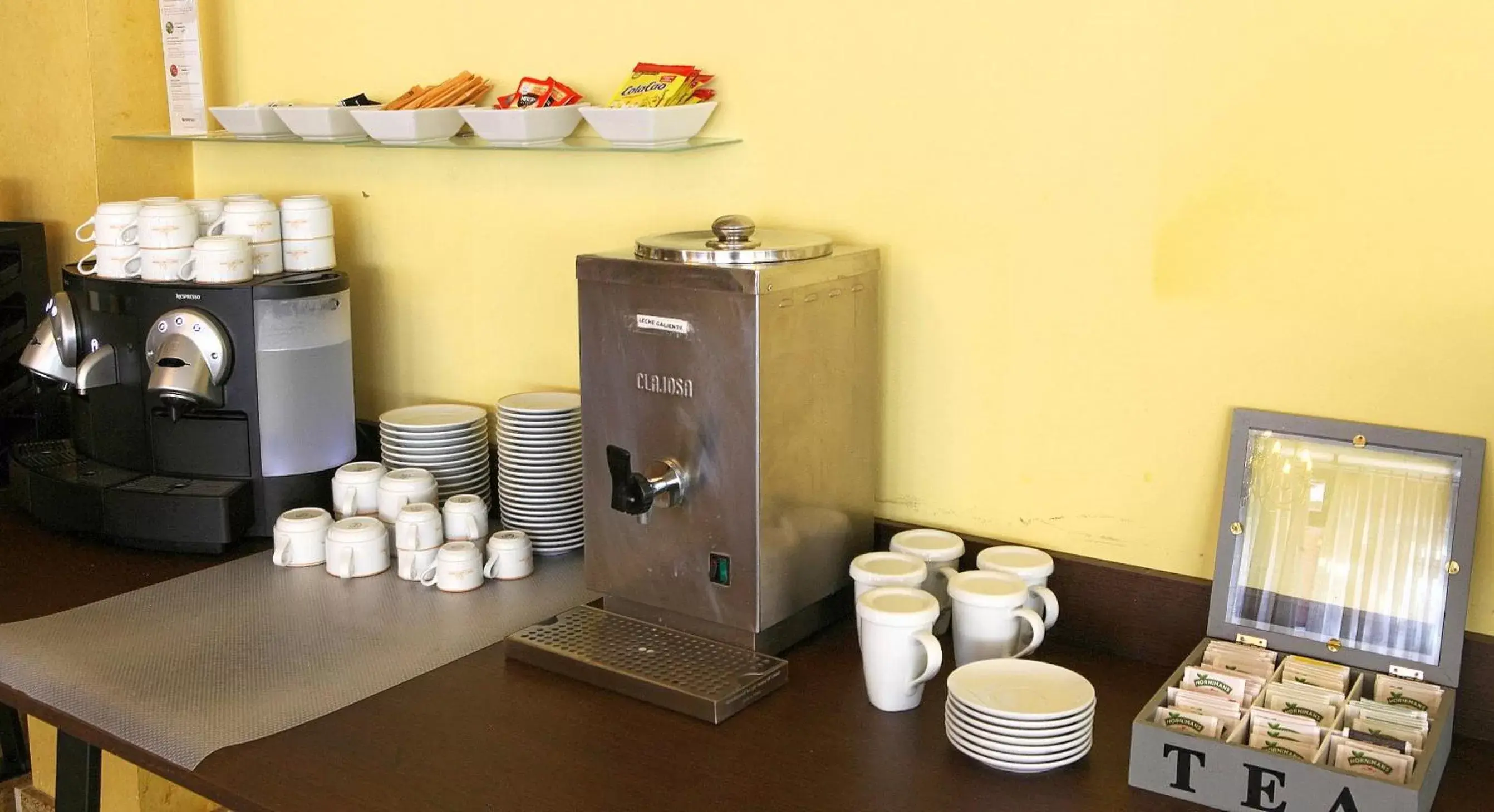 Breakfast, Coffee/Tea Facilities in Hotel Ele Puente Romano de Salamanca