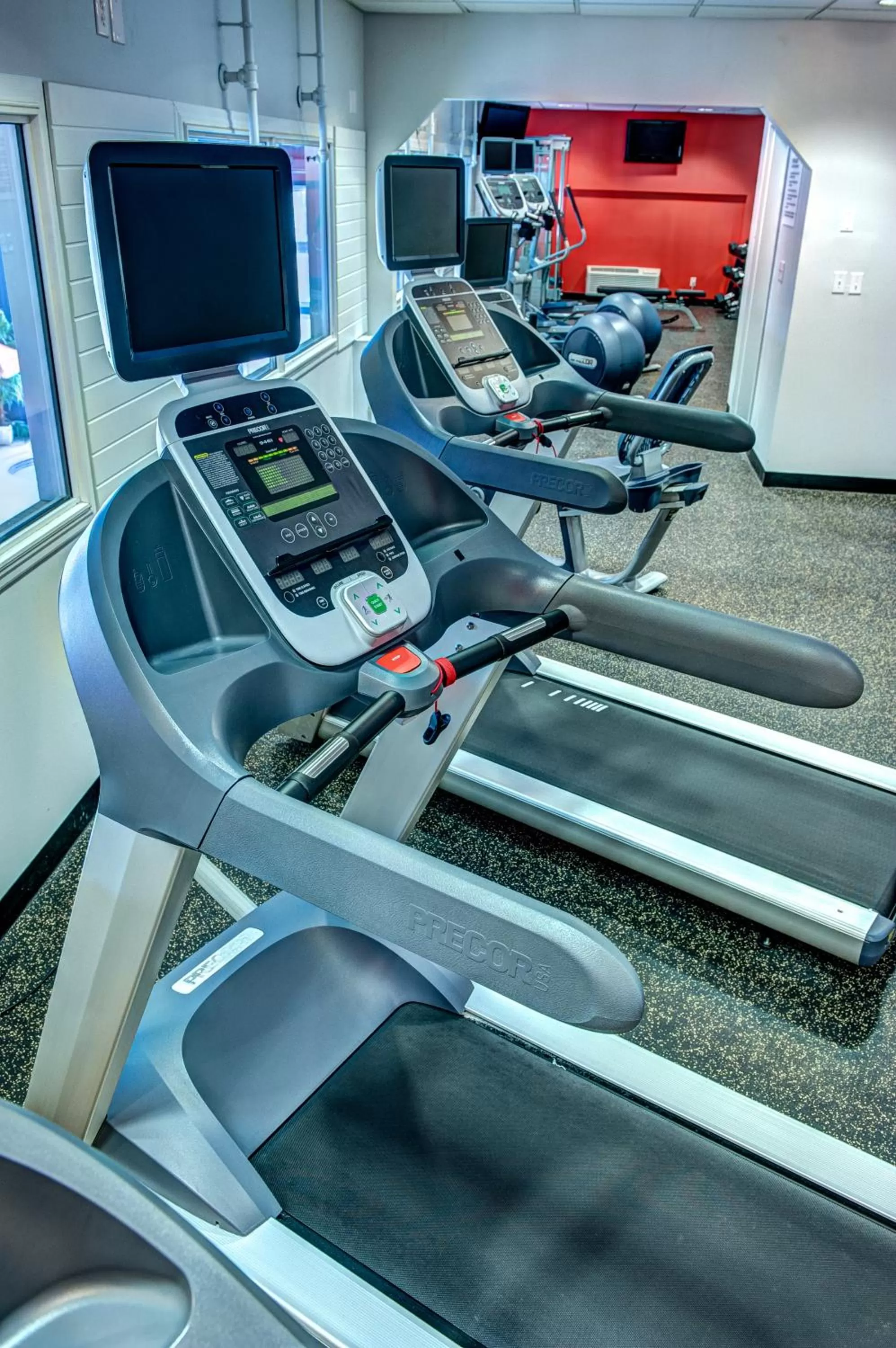 Fitness centre/facilities in Radisson Hotel & Suites Fort McMurray