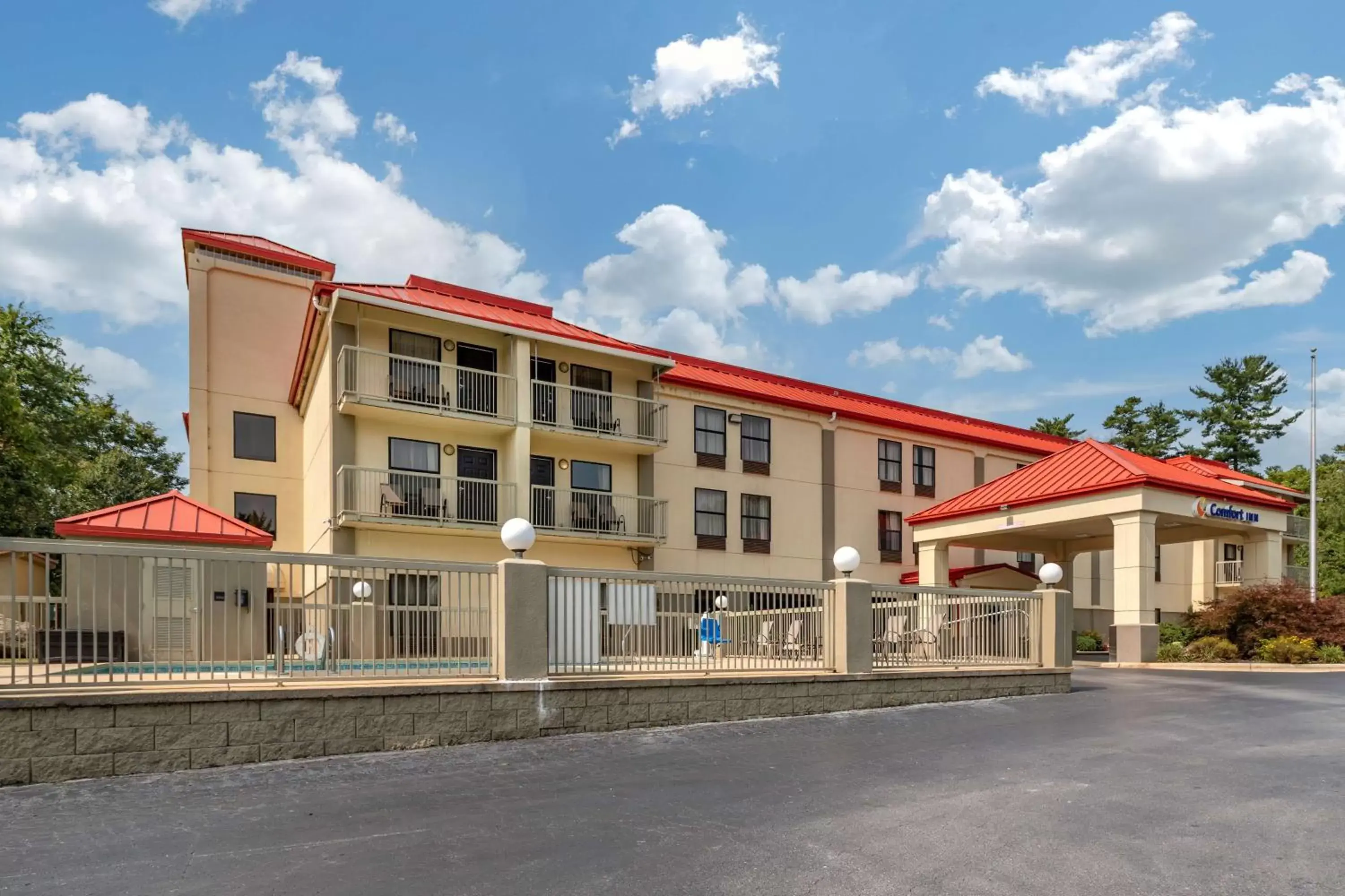 Property Building in Comfort Inn Asheville Biltmore West