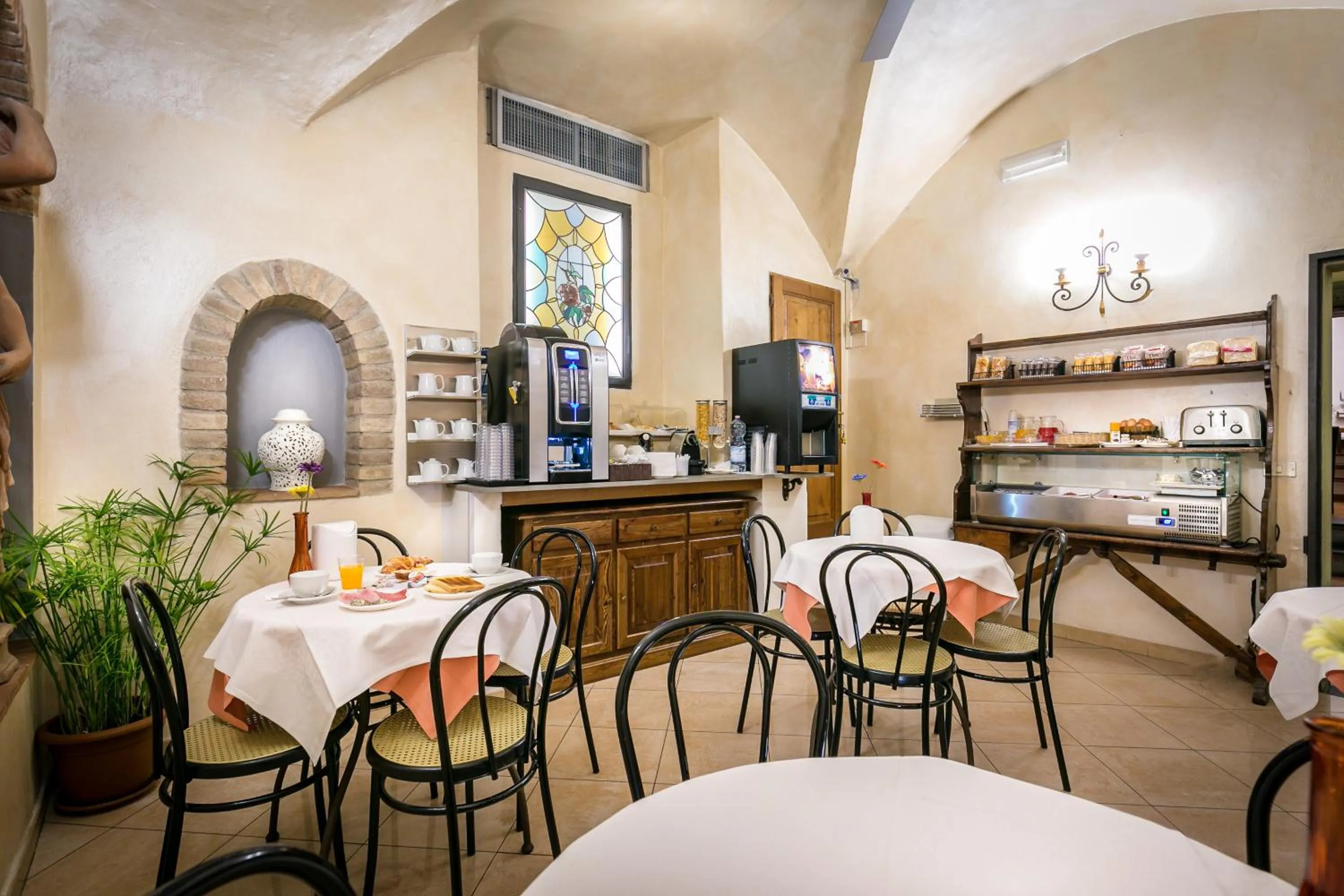 Restaurant/places to eat in Hotel Collodi Firenze