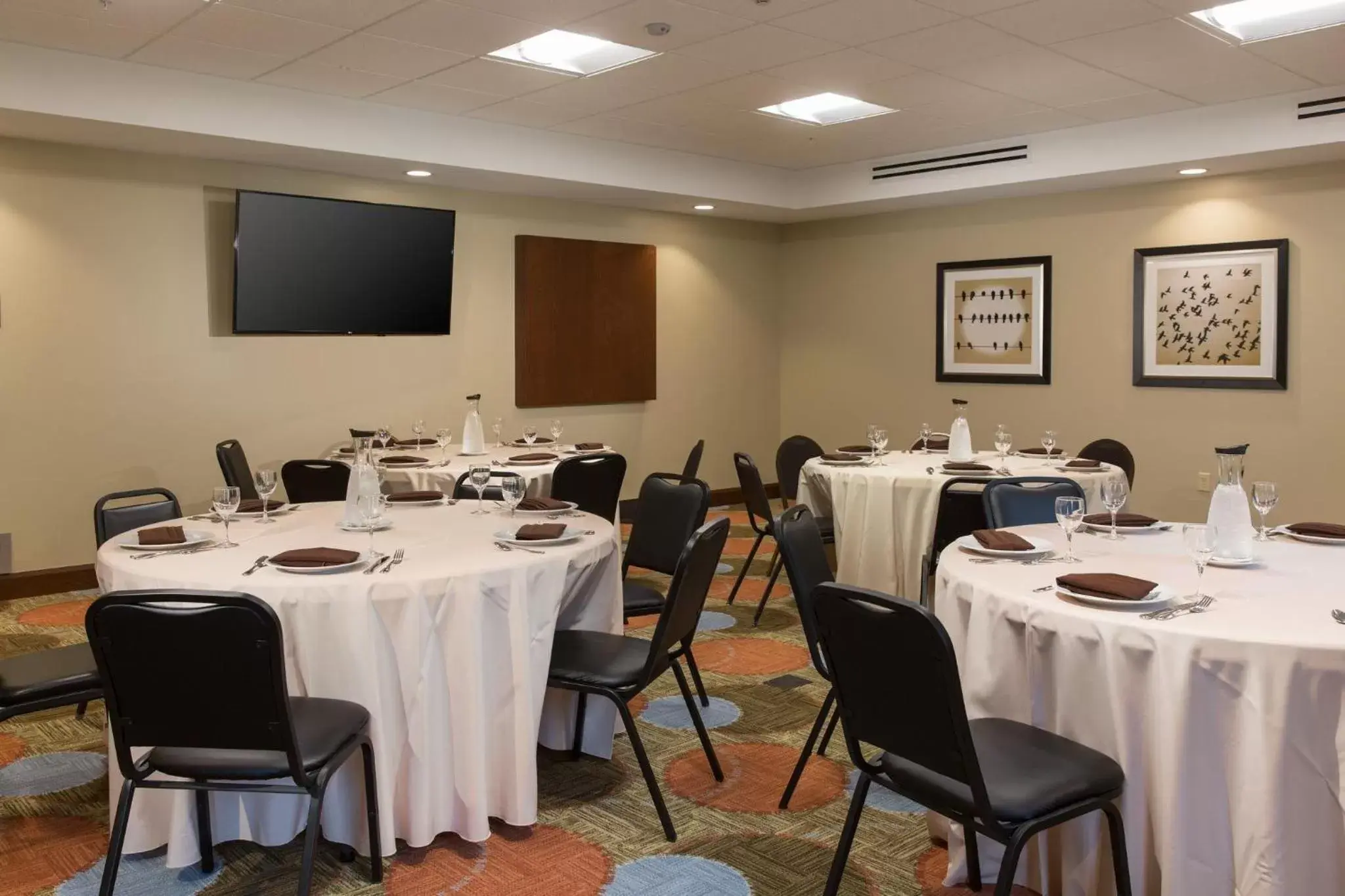 Meeting/conference room in Staybridge Suites Corona South, an IHG Hotel