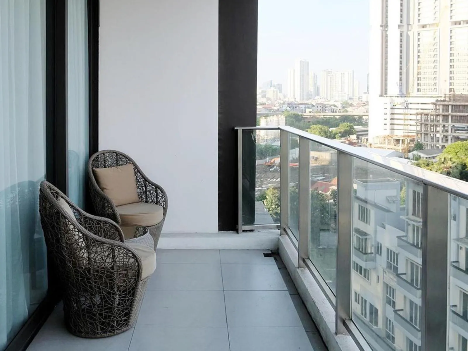 Balcony/Terrace in Crowne Plaza Jakarta Residences, an IHG Hotel