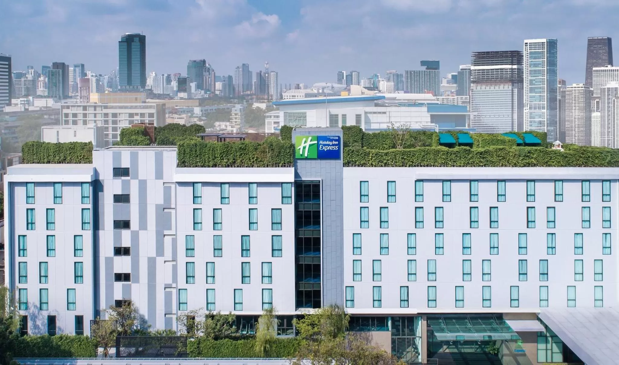 Property building in Holiday Inn Express Bangkok Soi Soonvijai by IHG