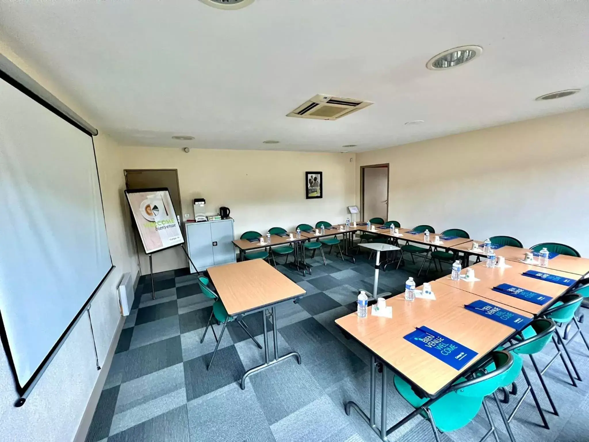 Meeting/conference room in Campanile Montargis - Amilly