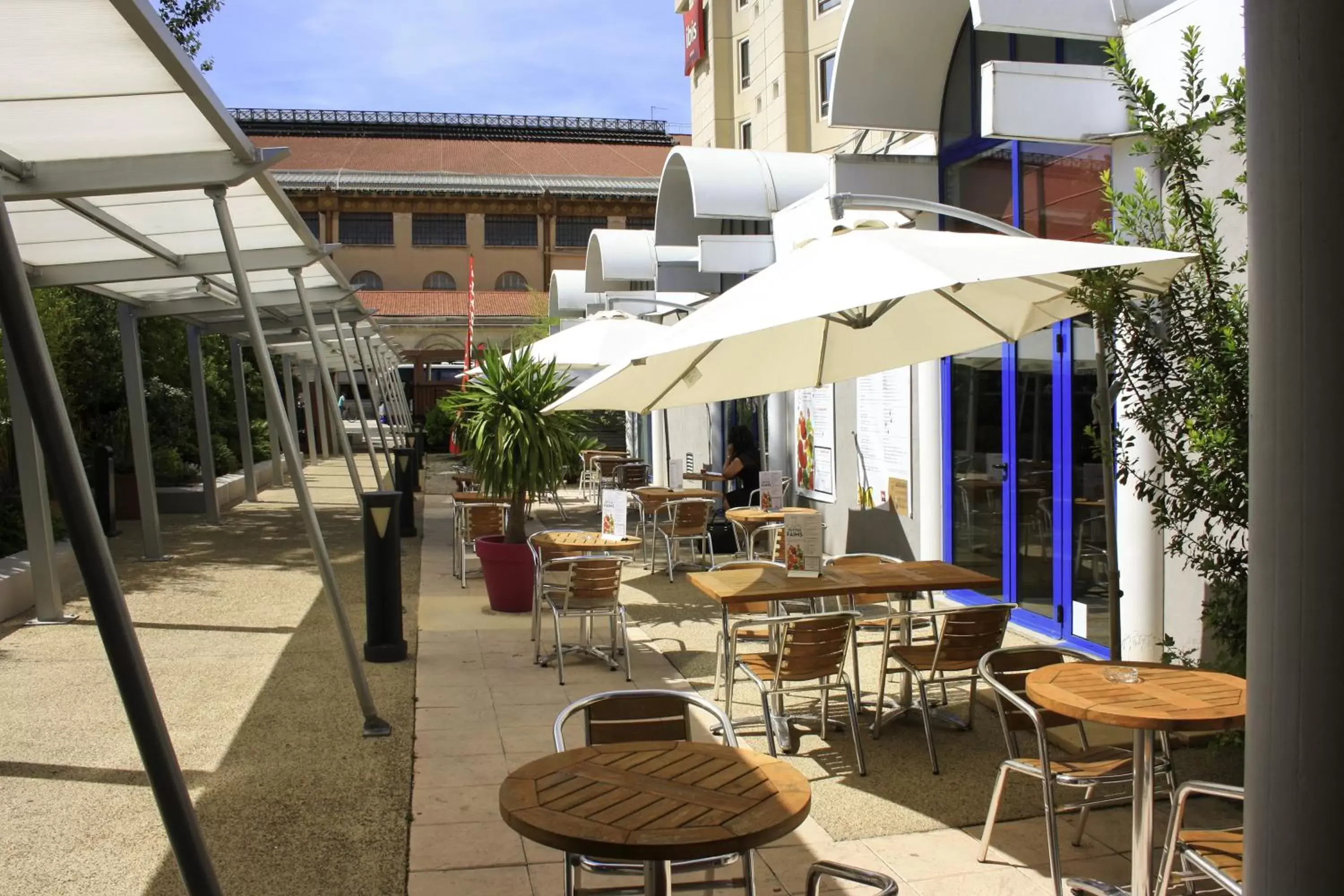 Patio, Restaurant/Places to Eat in ibis Marseille Centre Gare Saint Charles