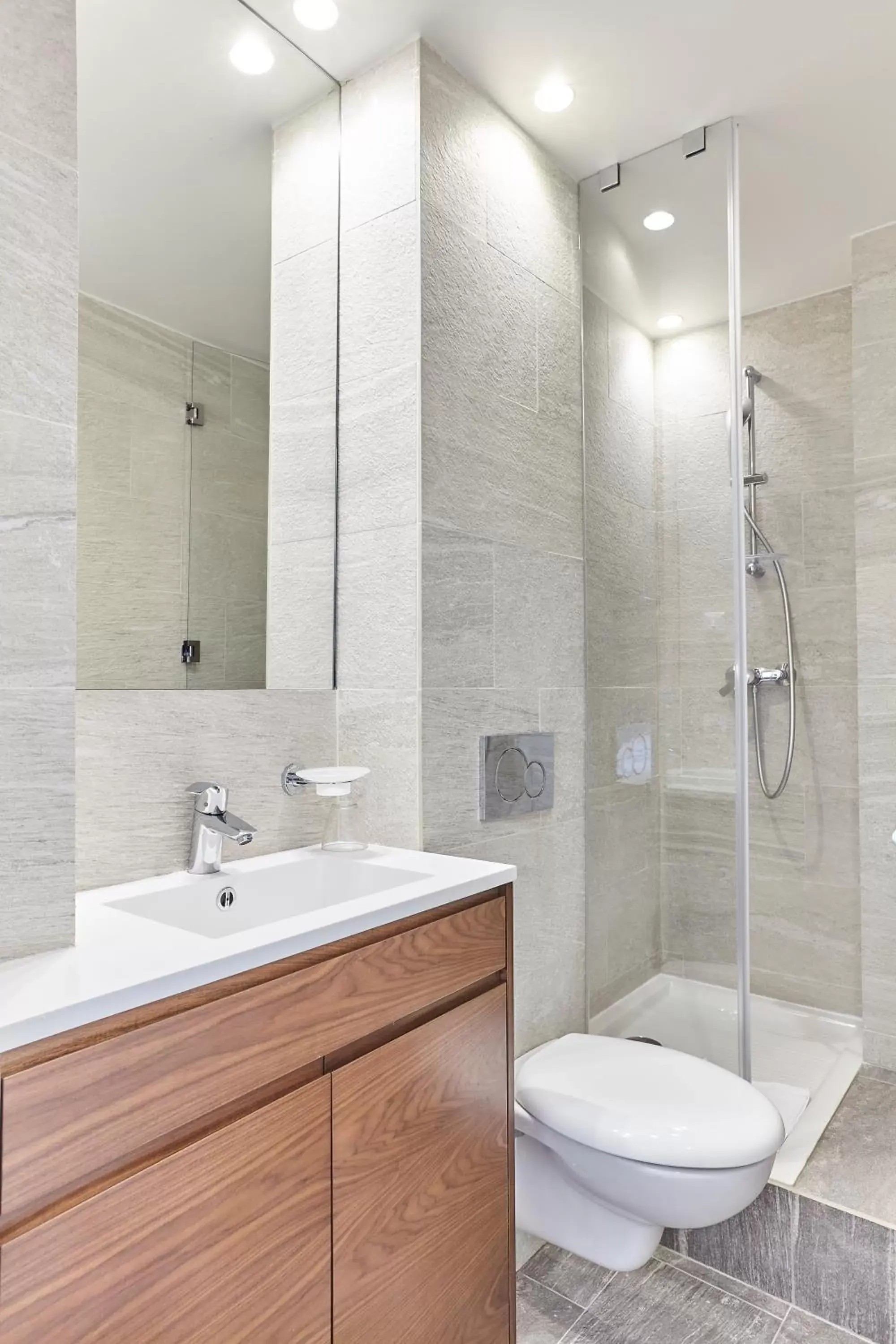 Shower, Bathroom in Hotel Royal Phare