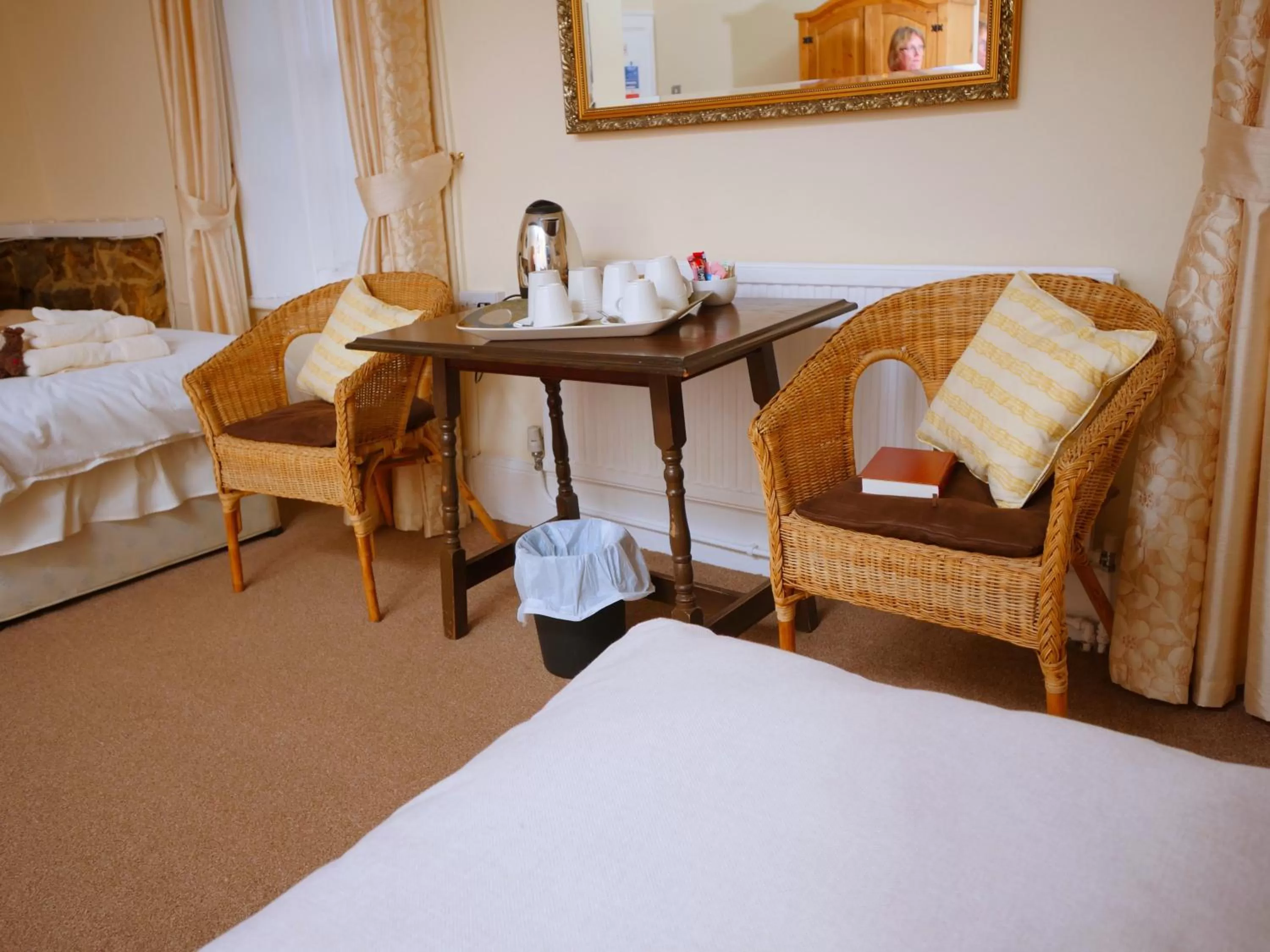 Bed in The Five Bells, Eastry