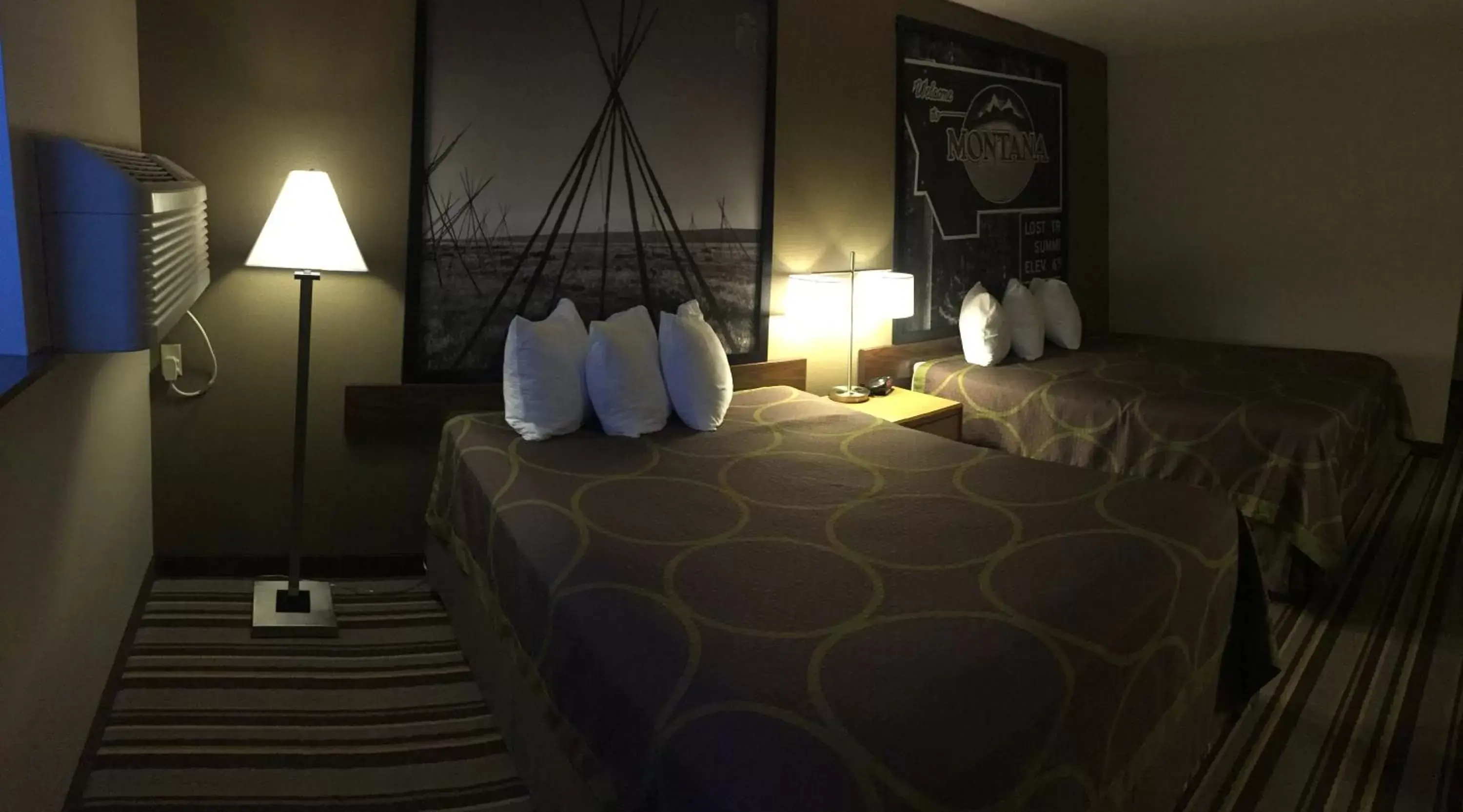 Photo of the whole room, Bed in Super 8 by Wyndham Dillon Photo of the whole room, Bed in Super 8 by Wyndham Dillon