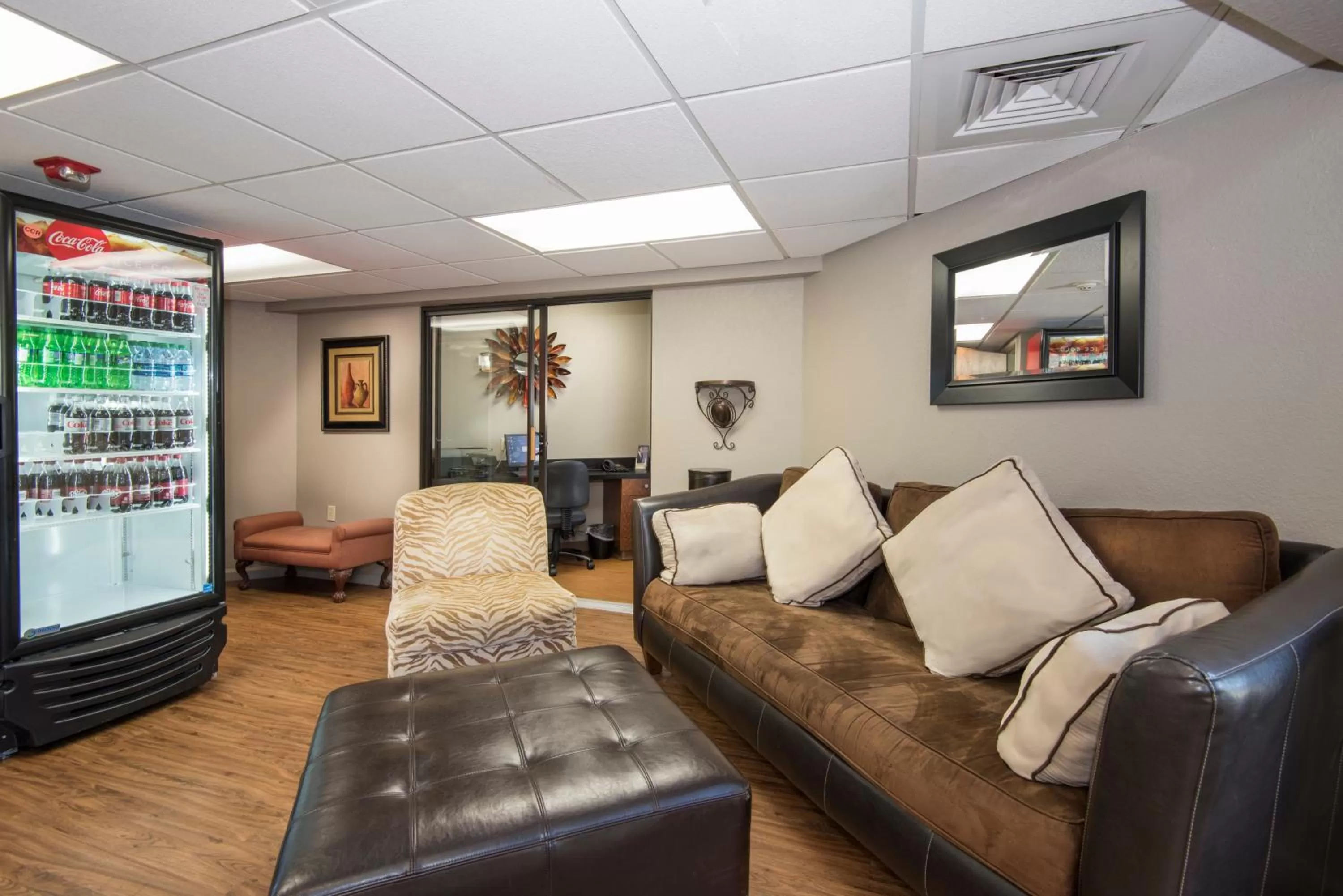 Seating Area in Markham House Suites Little Rock Medical Center