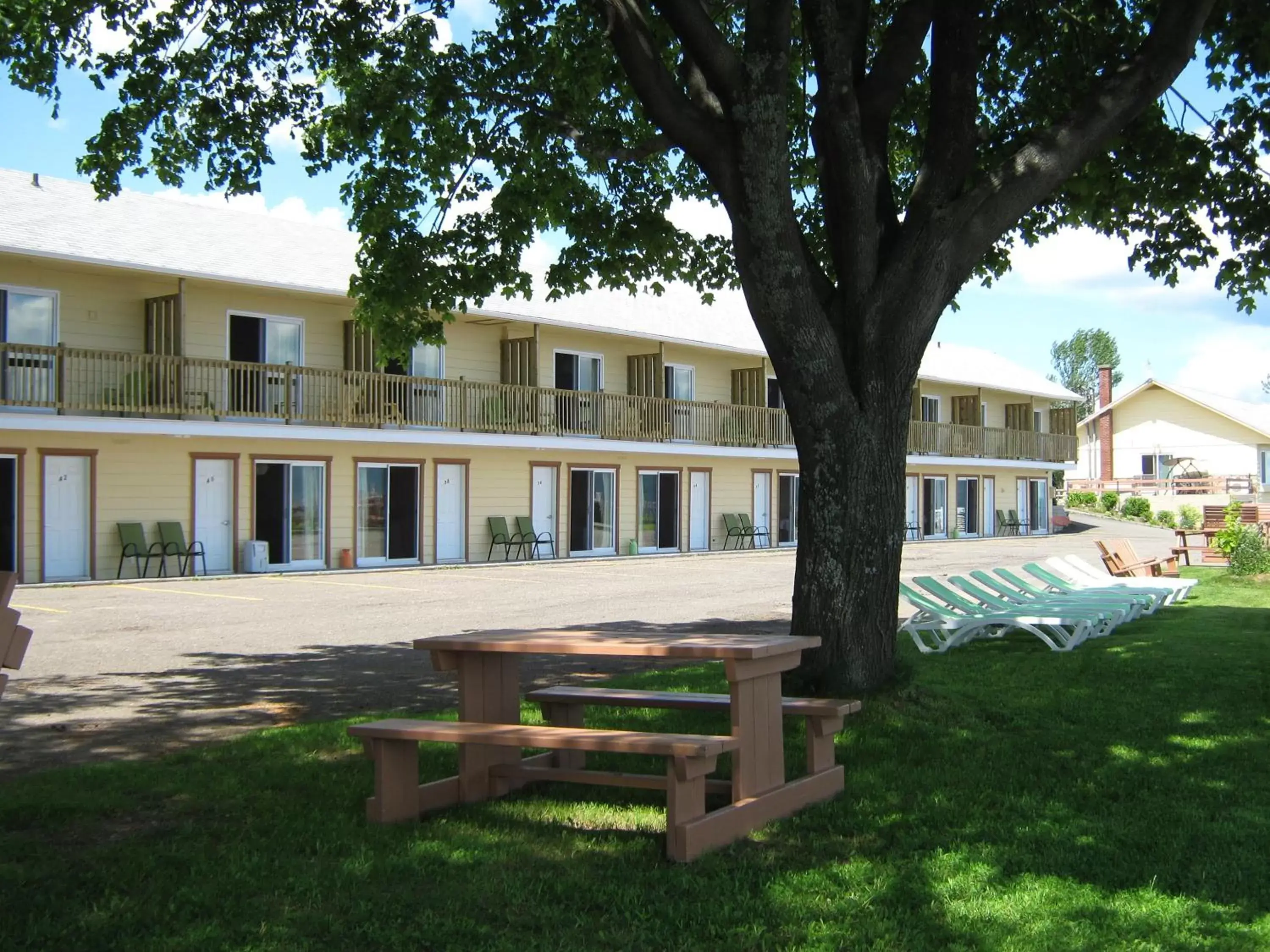 Facade/entrance, Property Building in Motel Carleton Sur Mer