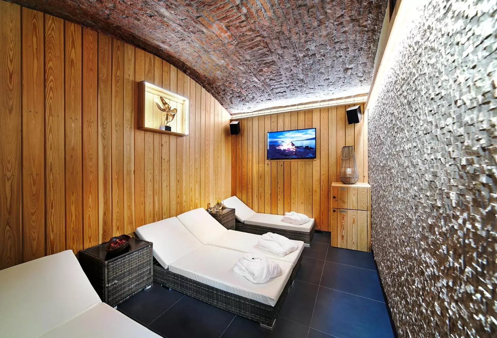 Sauna, Bed in Green Garden Hotel