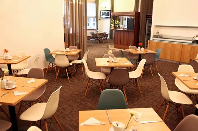 Restaurant/places to eat in Central Hotel Prague