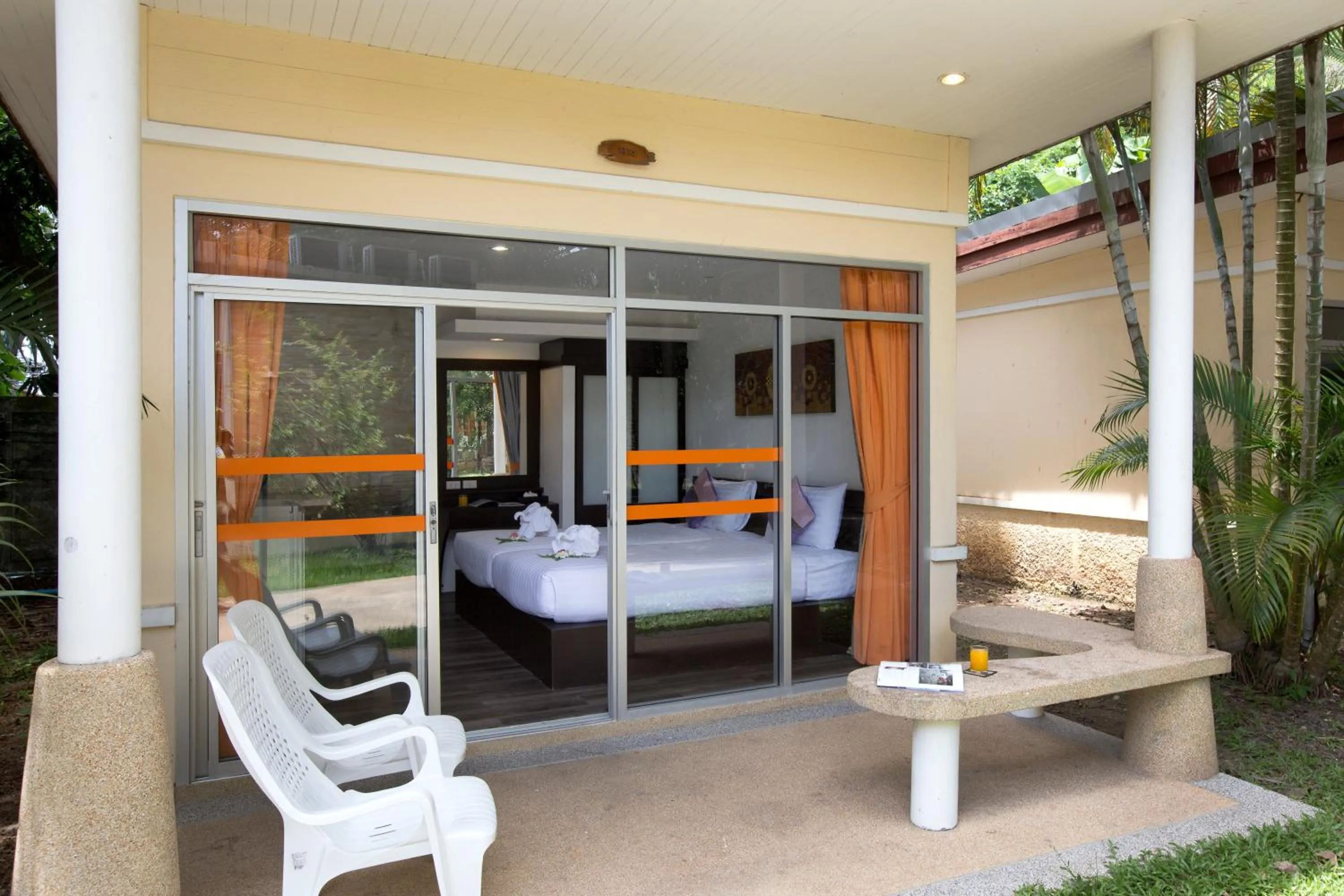 Bathroom, Bed in Phuket Sea Resort SHA Extra Plus