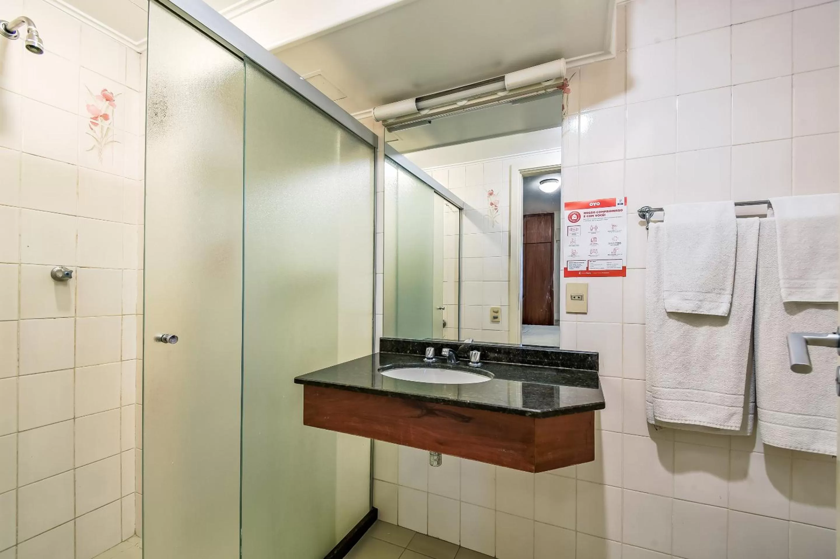 Bathroom in Park Tower Campinas Residence by Nacional Inn