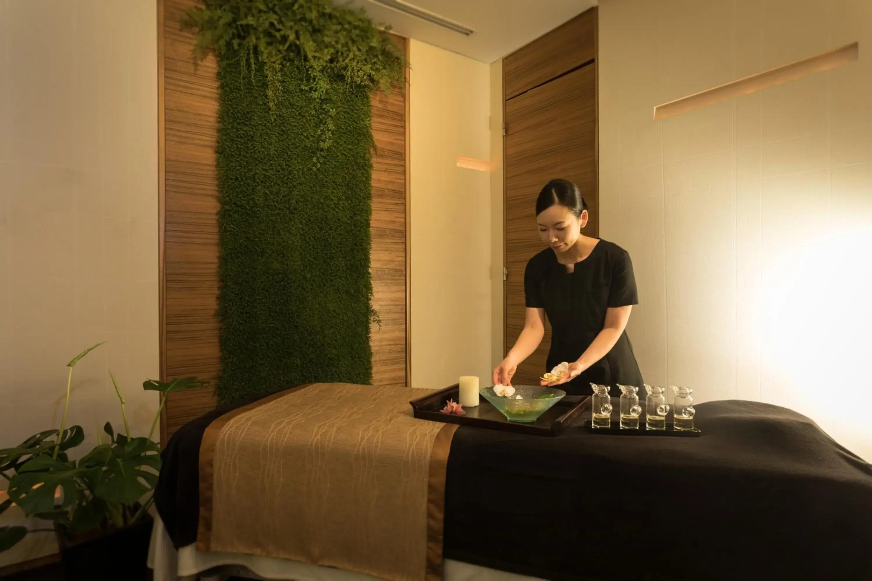 Massage in Four Seasons Hotel Tokyo at Marunouchi