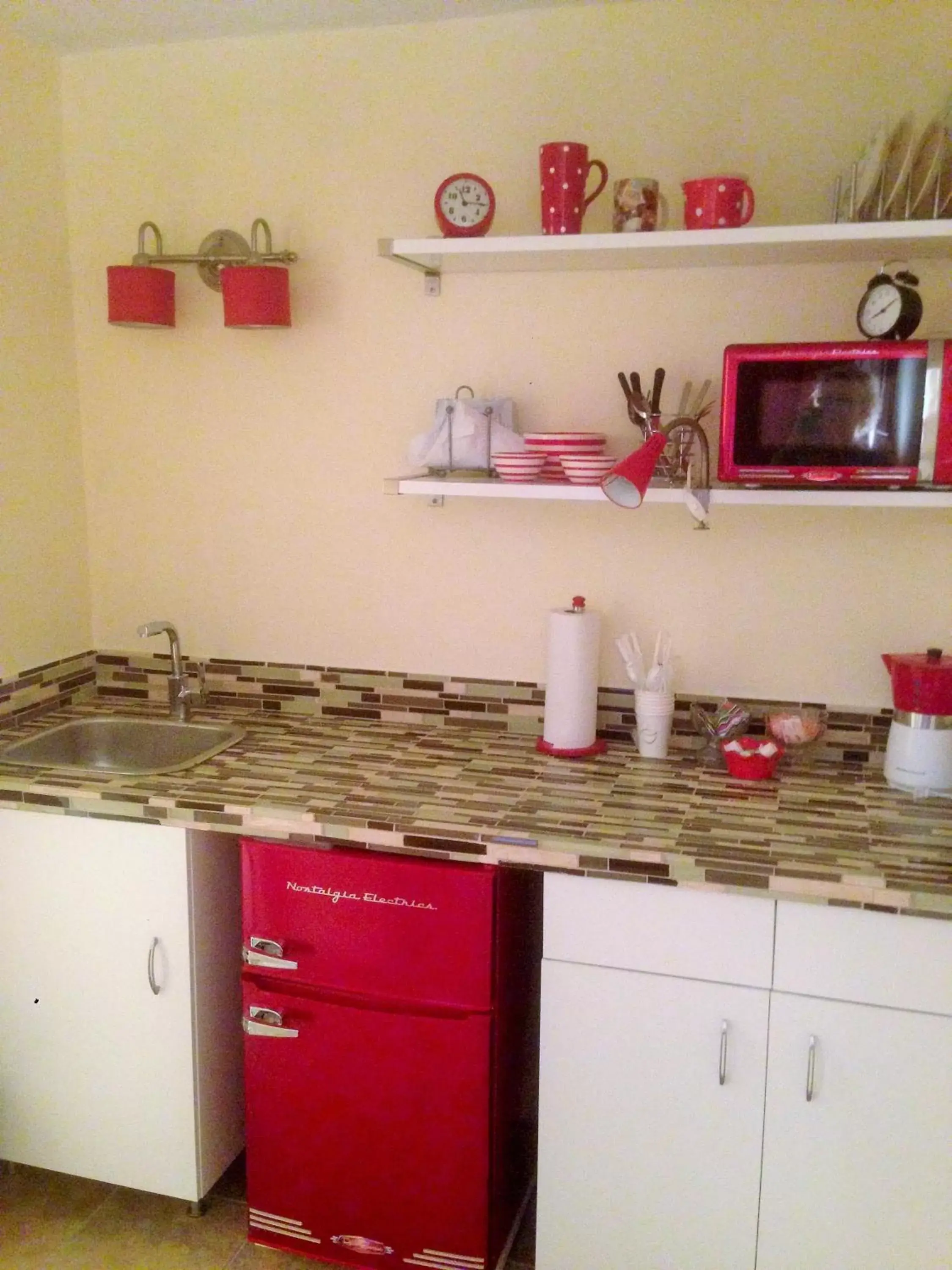 Kitchen or kitchenette, Kitchen/Kitchenette in Capri Beach Hotel