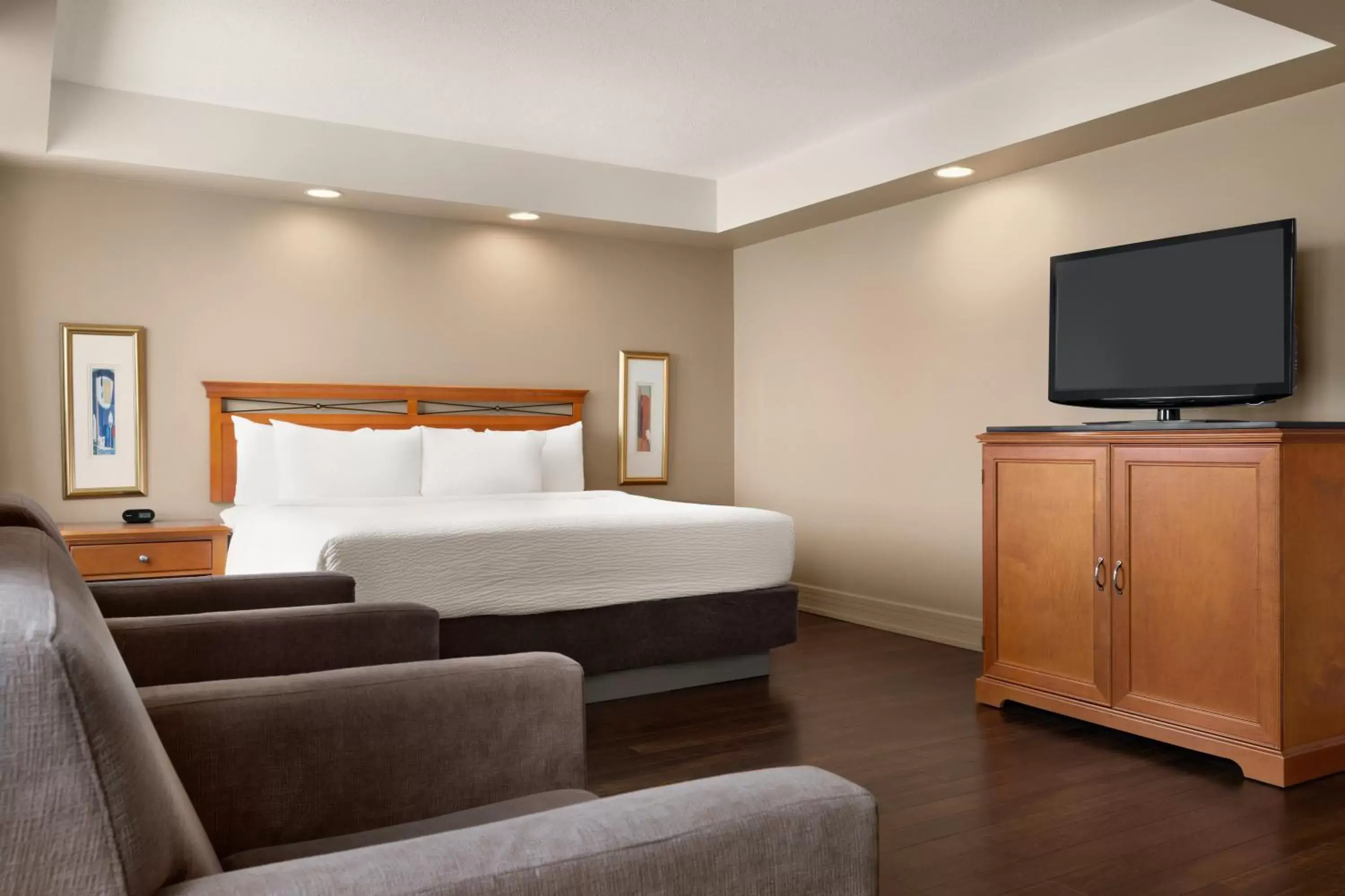 TV and multimedia, Bed in Royal Hotel Calgary, Trademark Collection by Wyndham