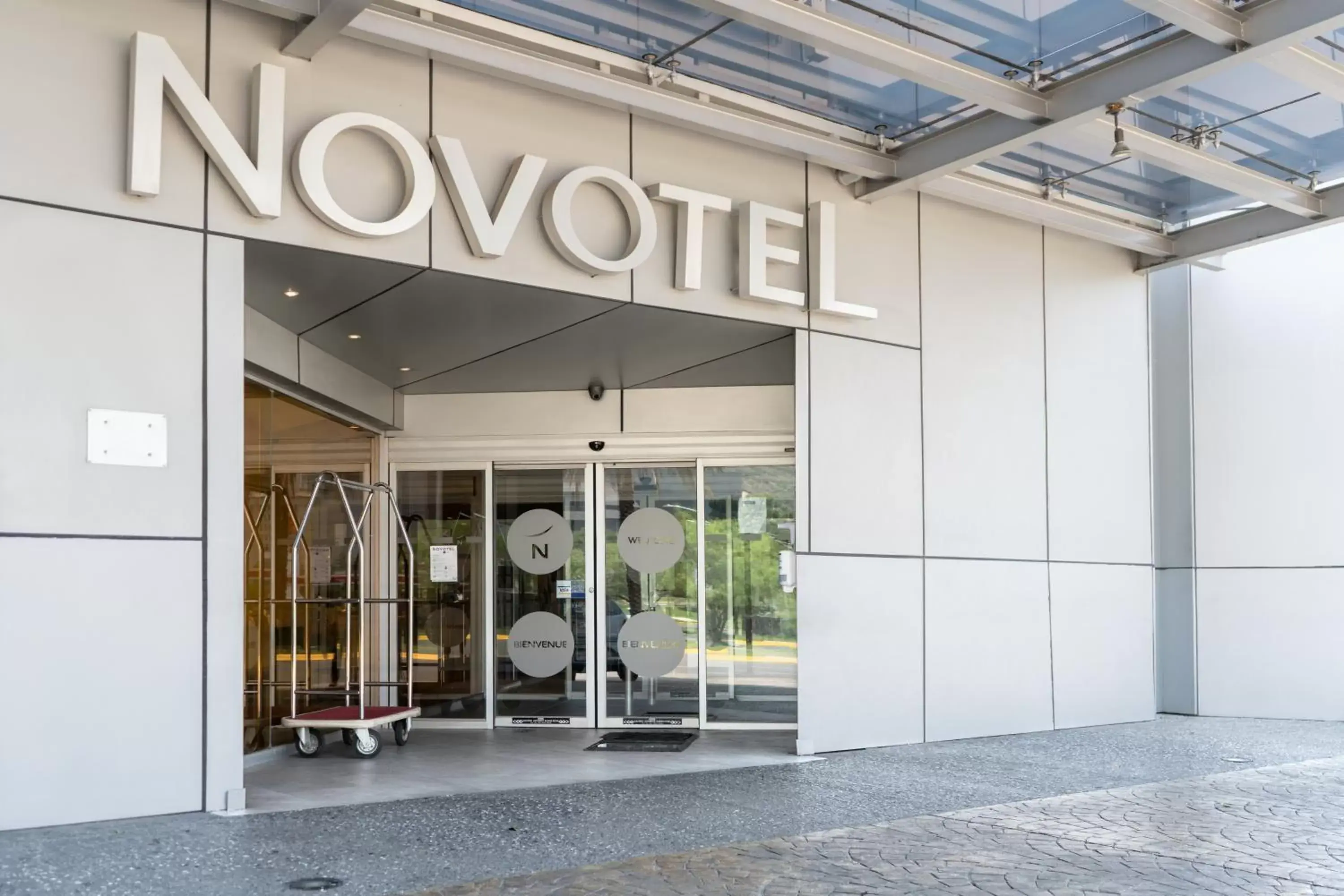 Property building in Novotel Monterrey Valle