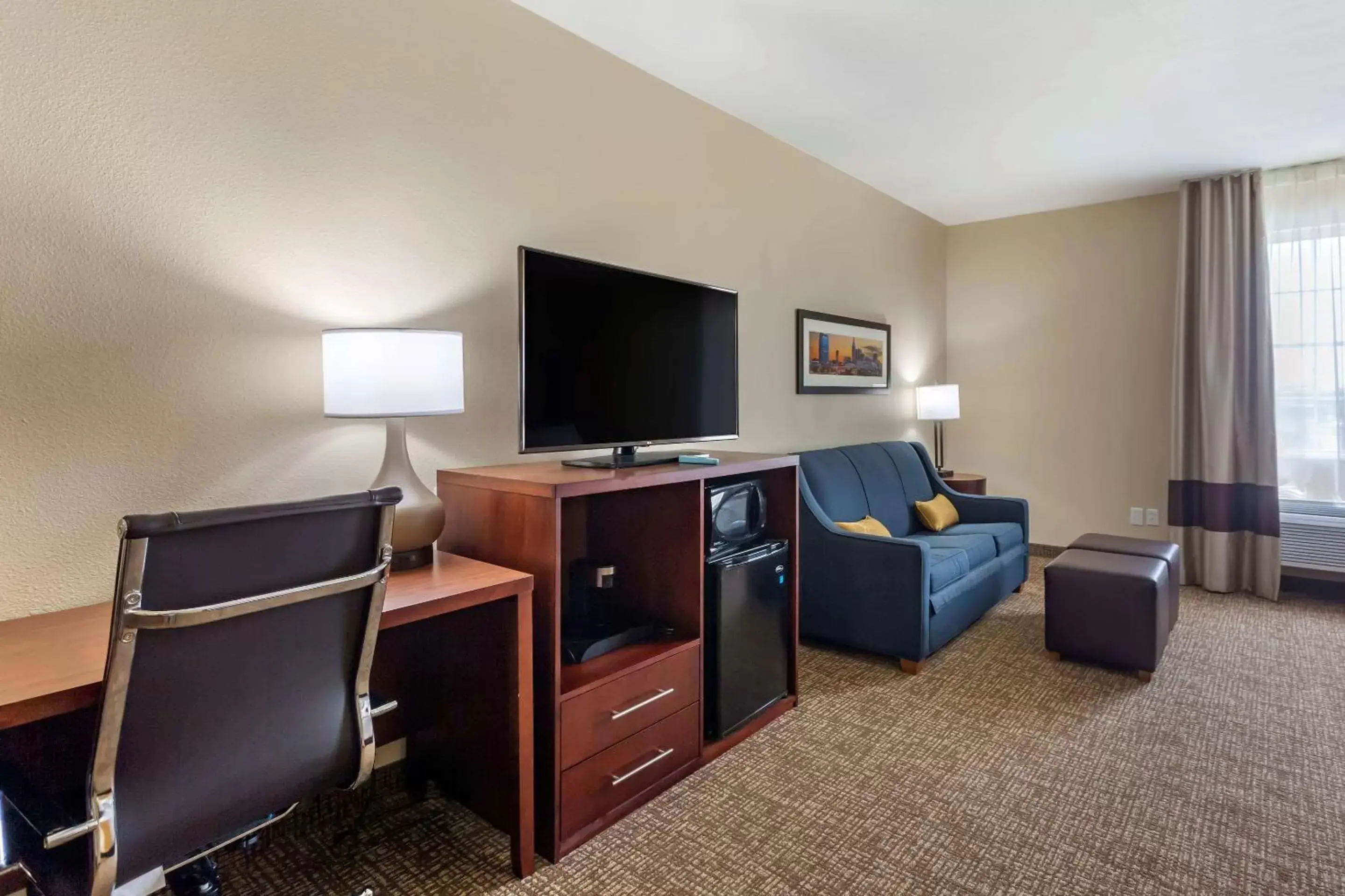 Photo of the whole room, TV/Entertainment Center in Comfort Suites