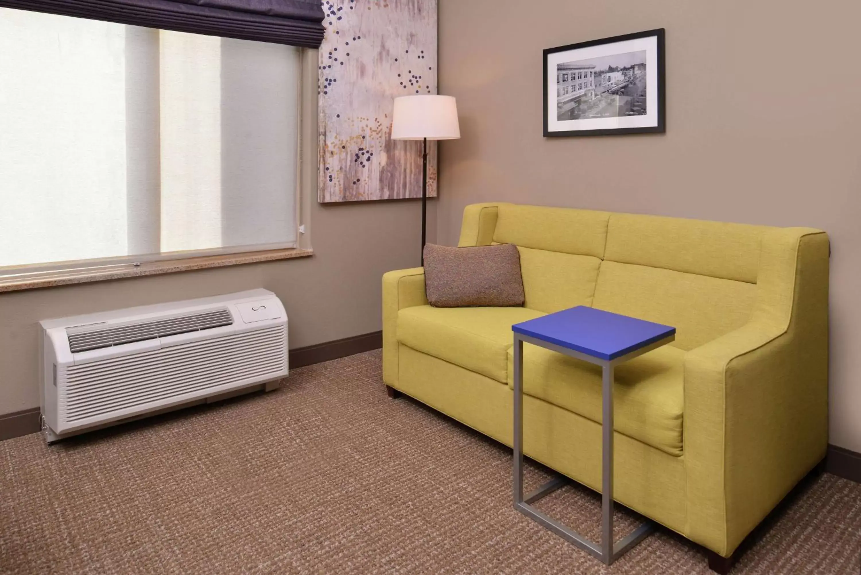 Living room, Seating Area in Hampton Inn & Suites Woodland-Sacramento Area