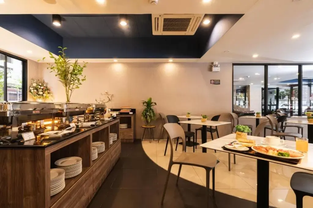 Restaurant/Places to Eat in The Home Hotel SHA