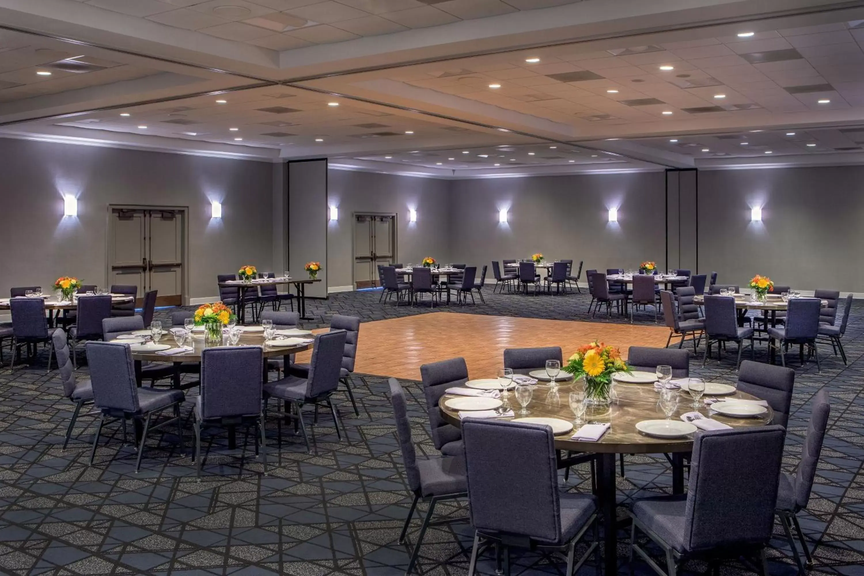 Meeting/conference room, Restaurant/Places to Eat in Courtyard by Marriott Boston Billerica Bedford