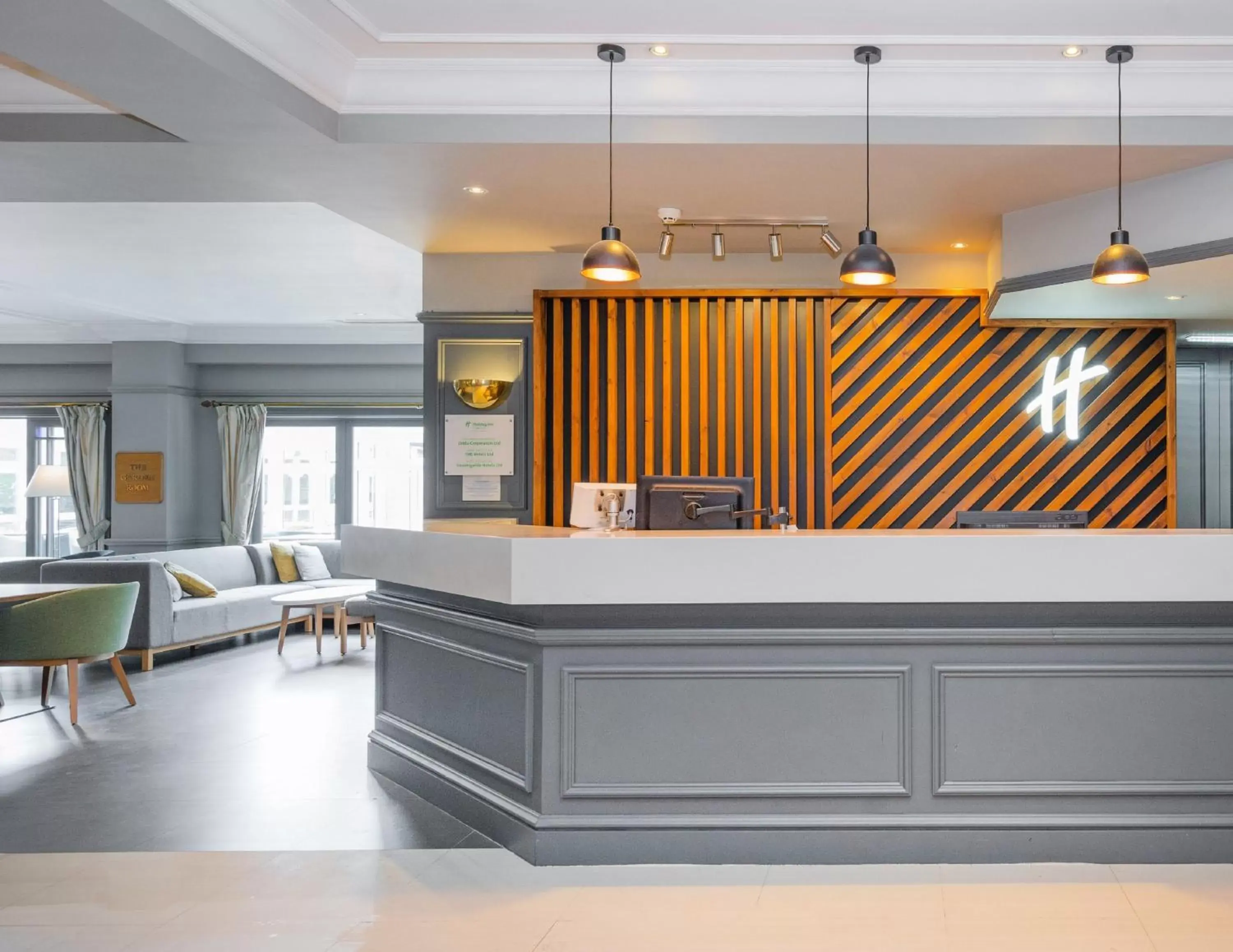 Property building, Lobby/Reception in Holiday Inn Maidstone-Sevenoaks, an IHG Hotel