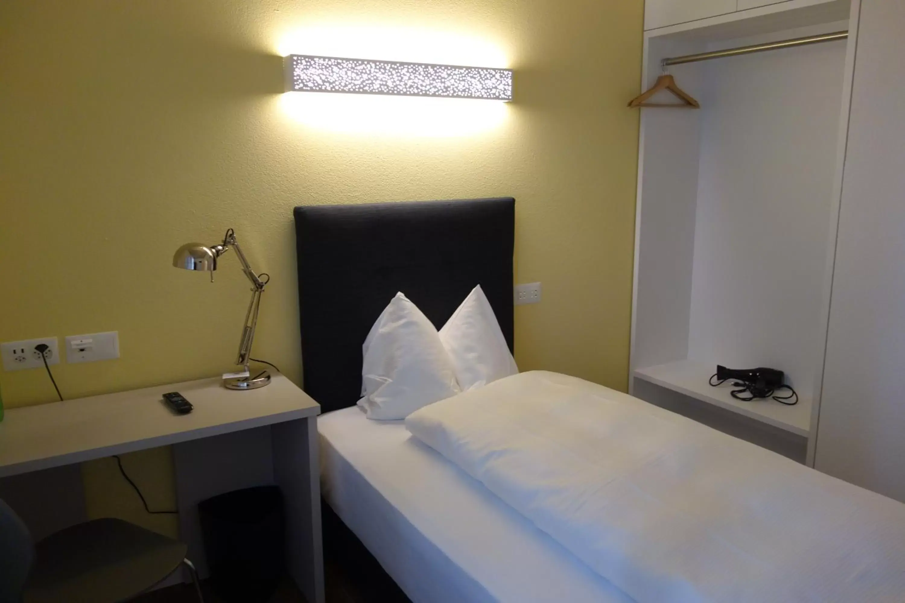 Bedroom, Bed in Partner Hotel AG Zofingen