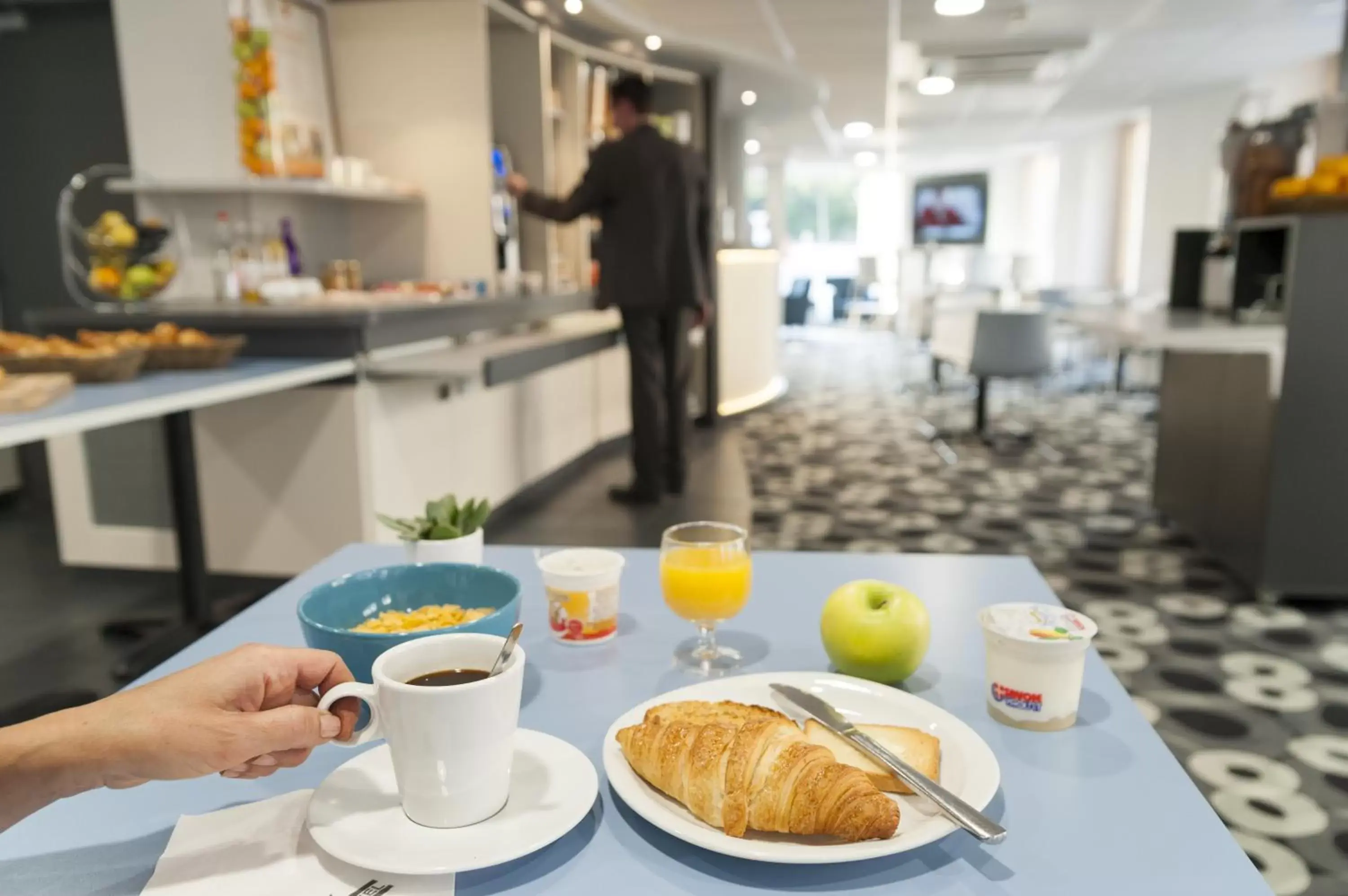 Breakfast in Brit Hotel Mâcon Centre Gare