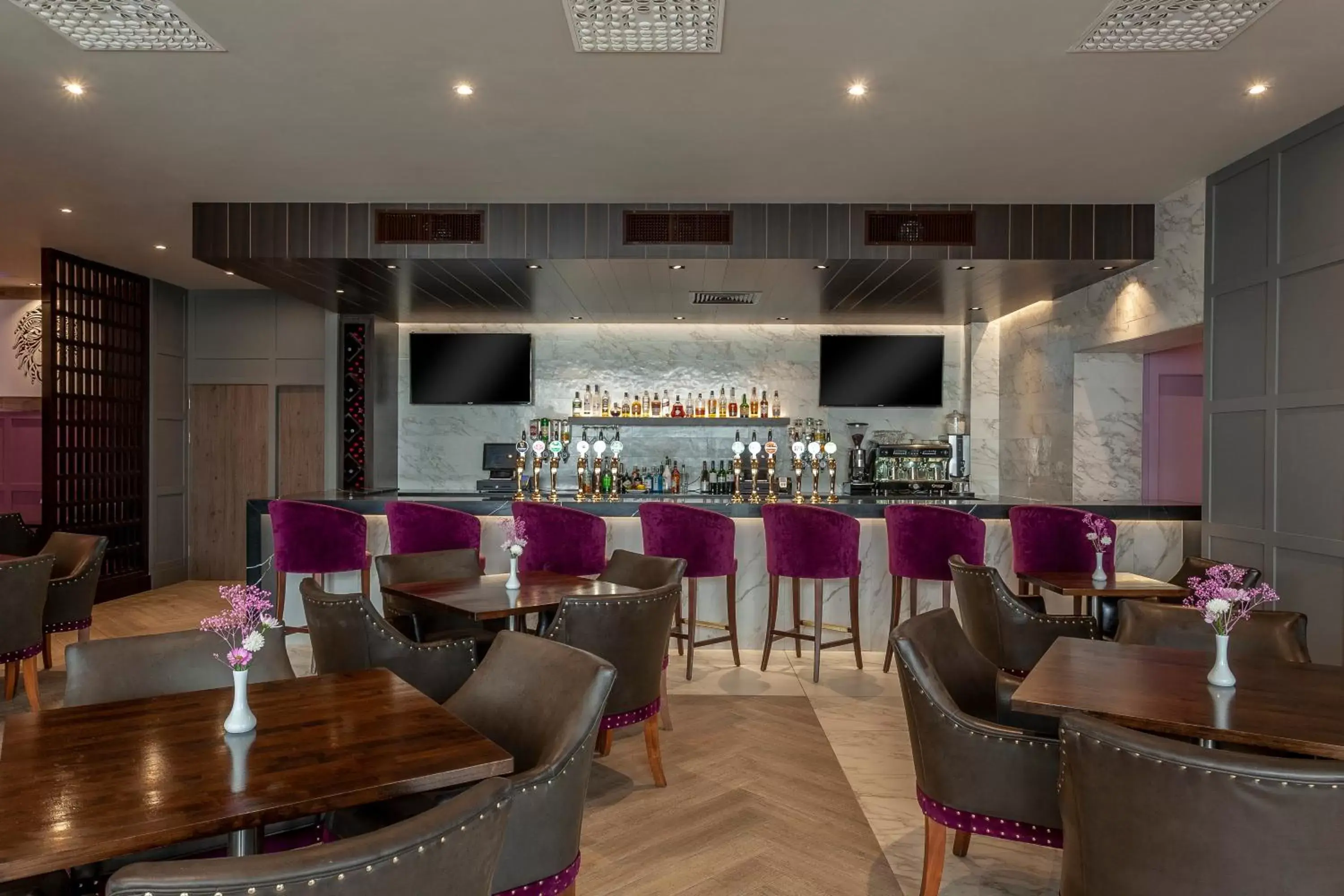 Lounge or bar in Athlone Springs Hotel