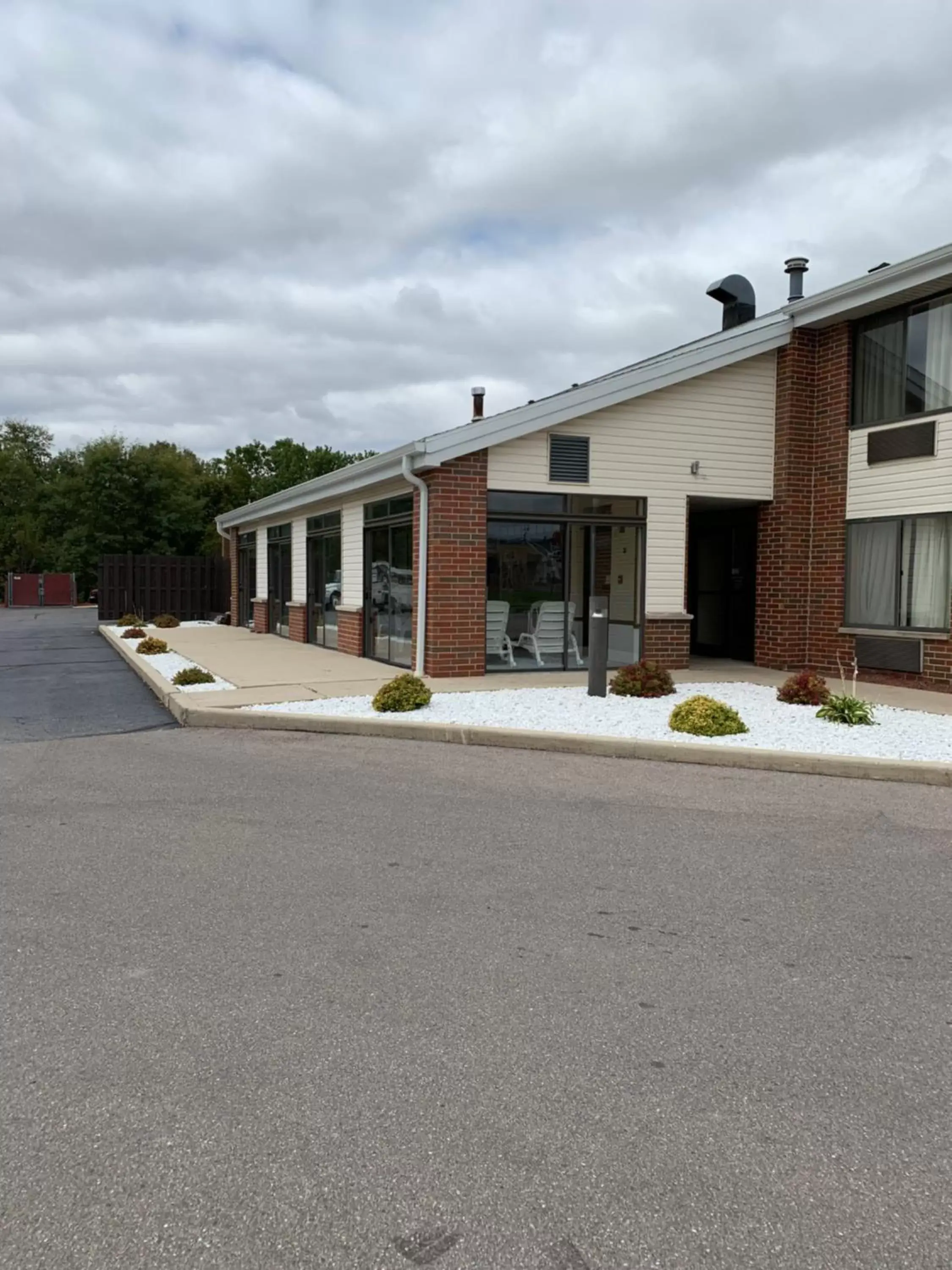 Facade/entrance in Super 8 by Wyndham Watertown WI Facade/entrance in Super 8 by Wyndham Watertown WI