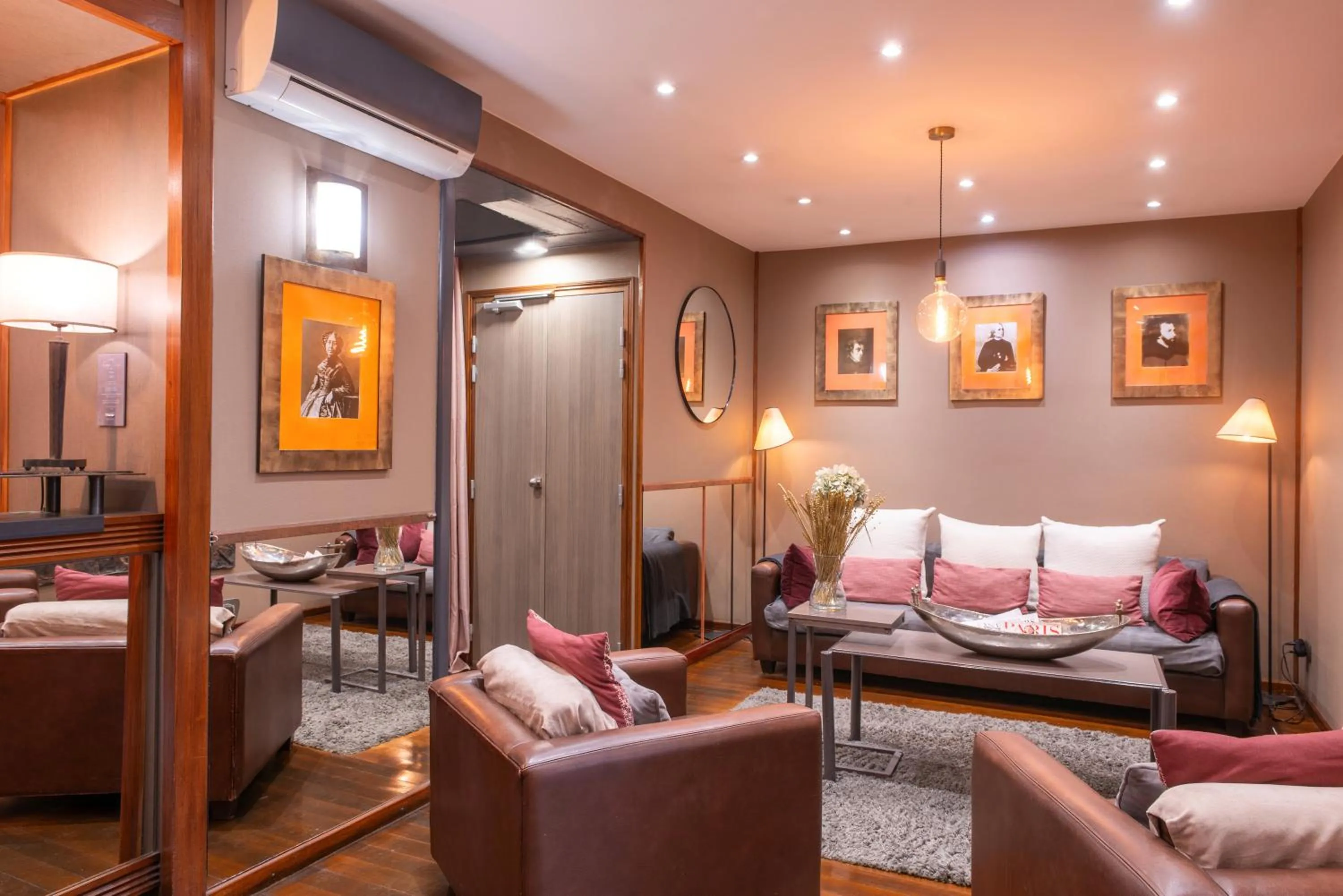 Living room in Hotel George Sand Opéra Paris