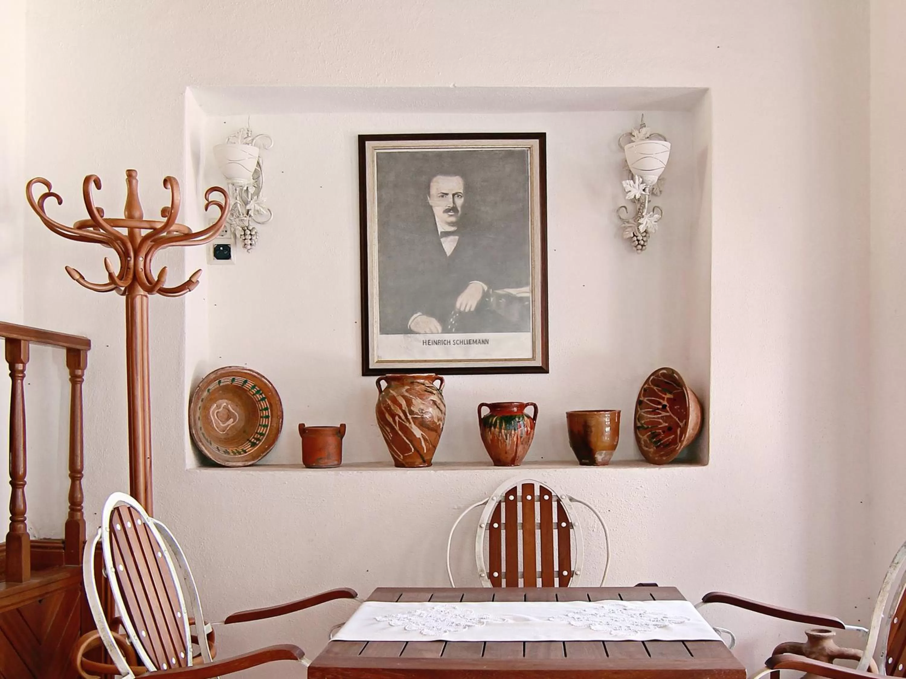 Decorative detail in Hotel Des Etrangers - Special Category