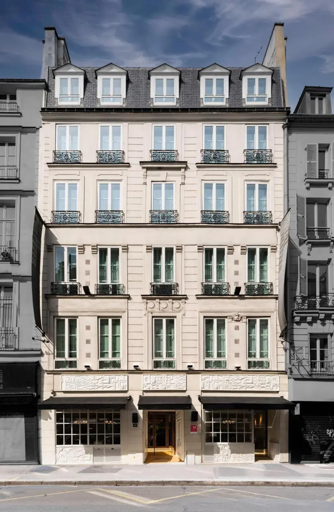 Property Building in Hotel Pulitzer Paris