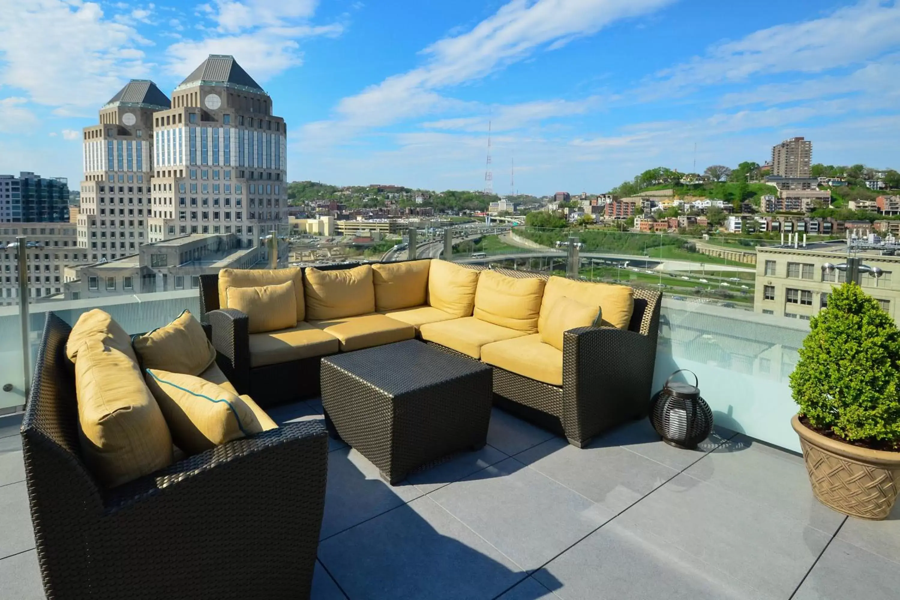 Restaurant/places to eat in Residence Inn by Marriott Cincinnati Downtown/The Phelps