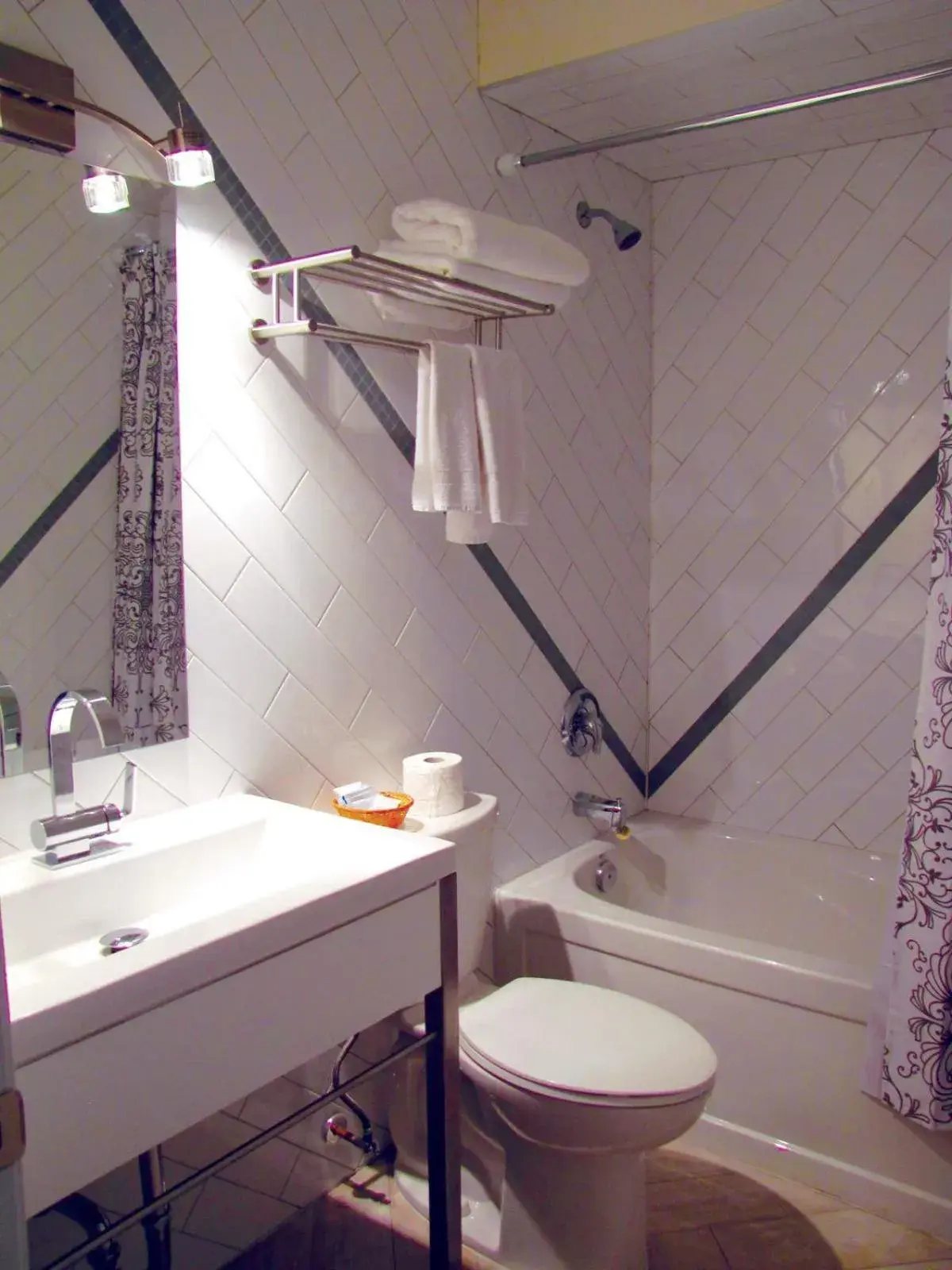 Photo of the whole room, Bathroom in Dragon Gate Inn