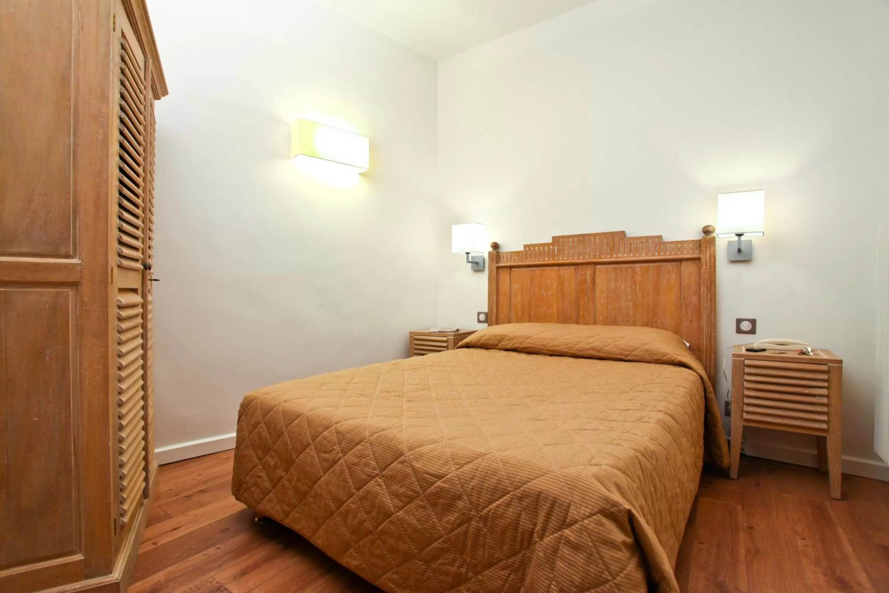 Bedroom, Bed in Hôtel Du Printemps