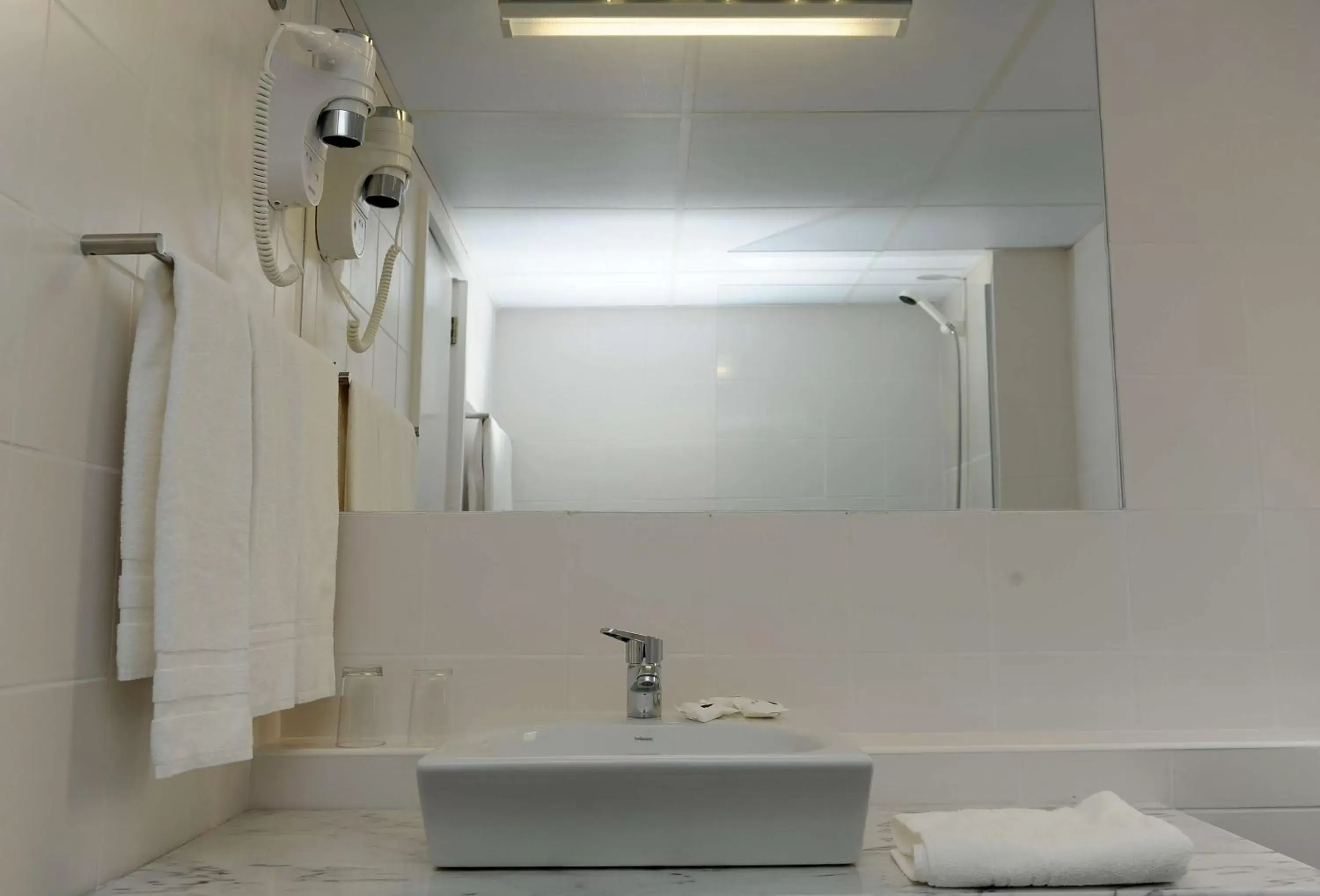 Bathroom in Dorisol Estrelicia Hotel Bathroom in Dorisol Estrelicia Hotel