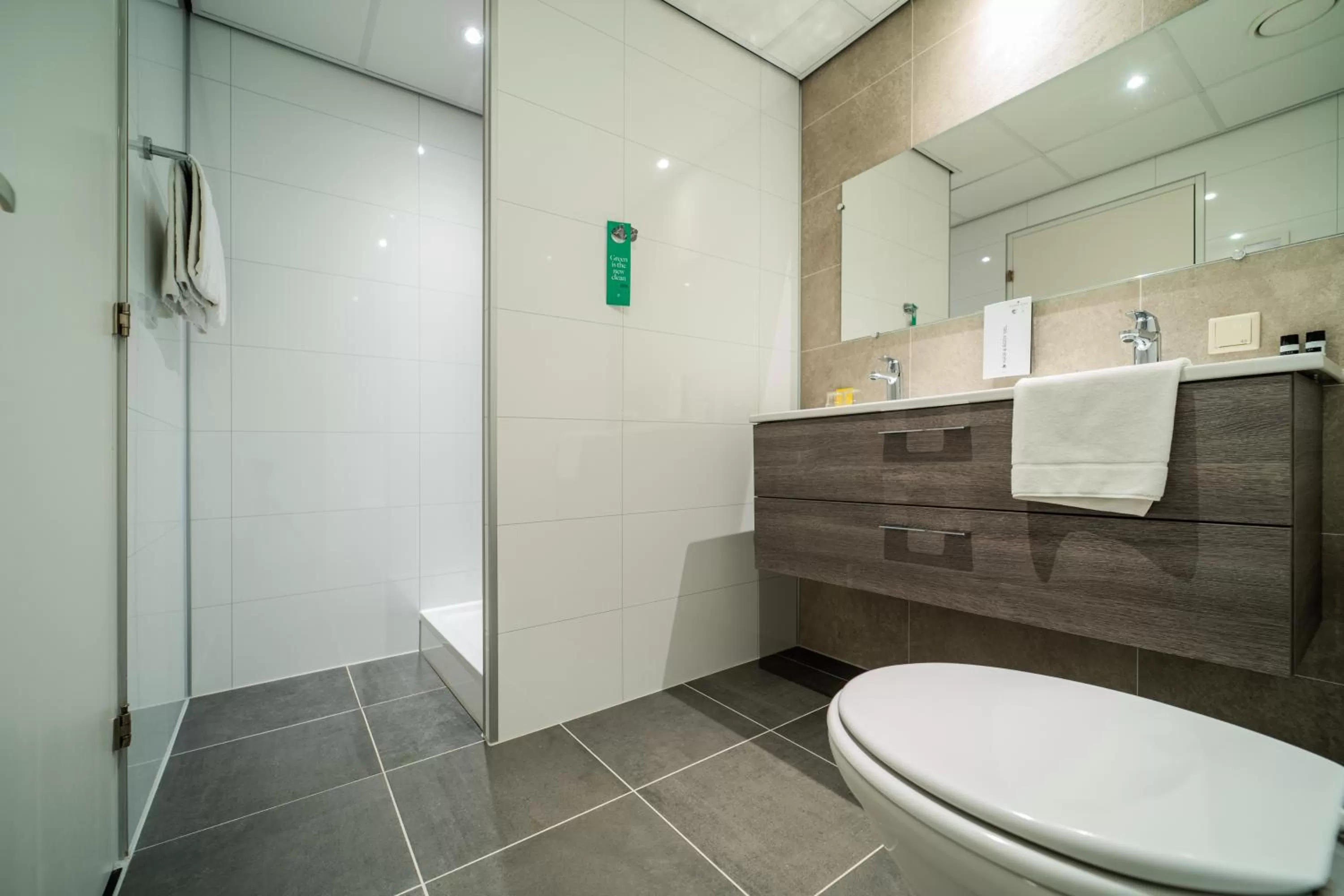 Bathroom in Tulip Inn Leiden Centre