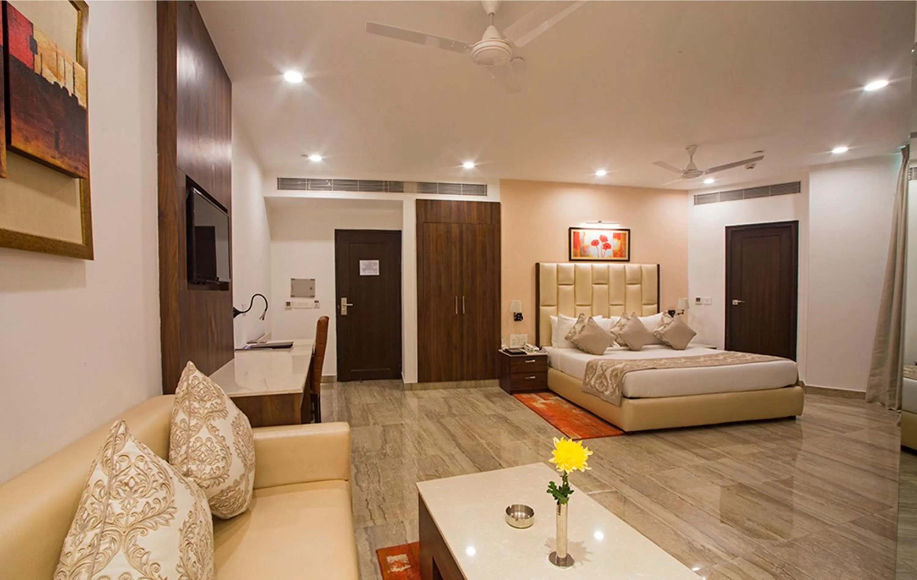 Bedroom, Bed in Hotel Shanti Palace Mahipalpur