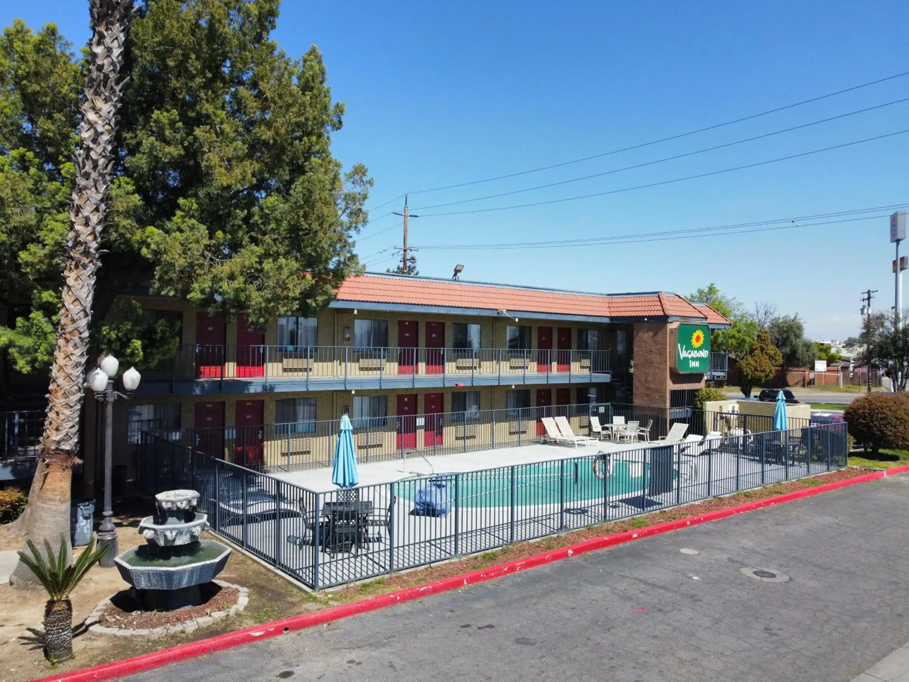 Property Building in Vagabond Inn Fresno