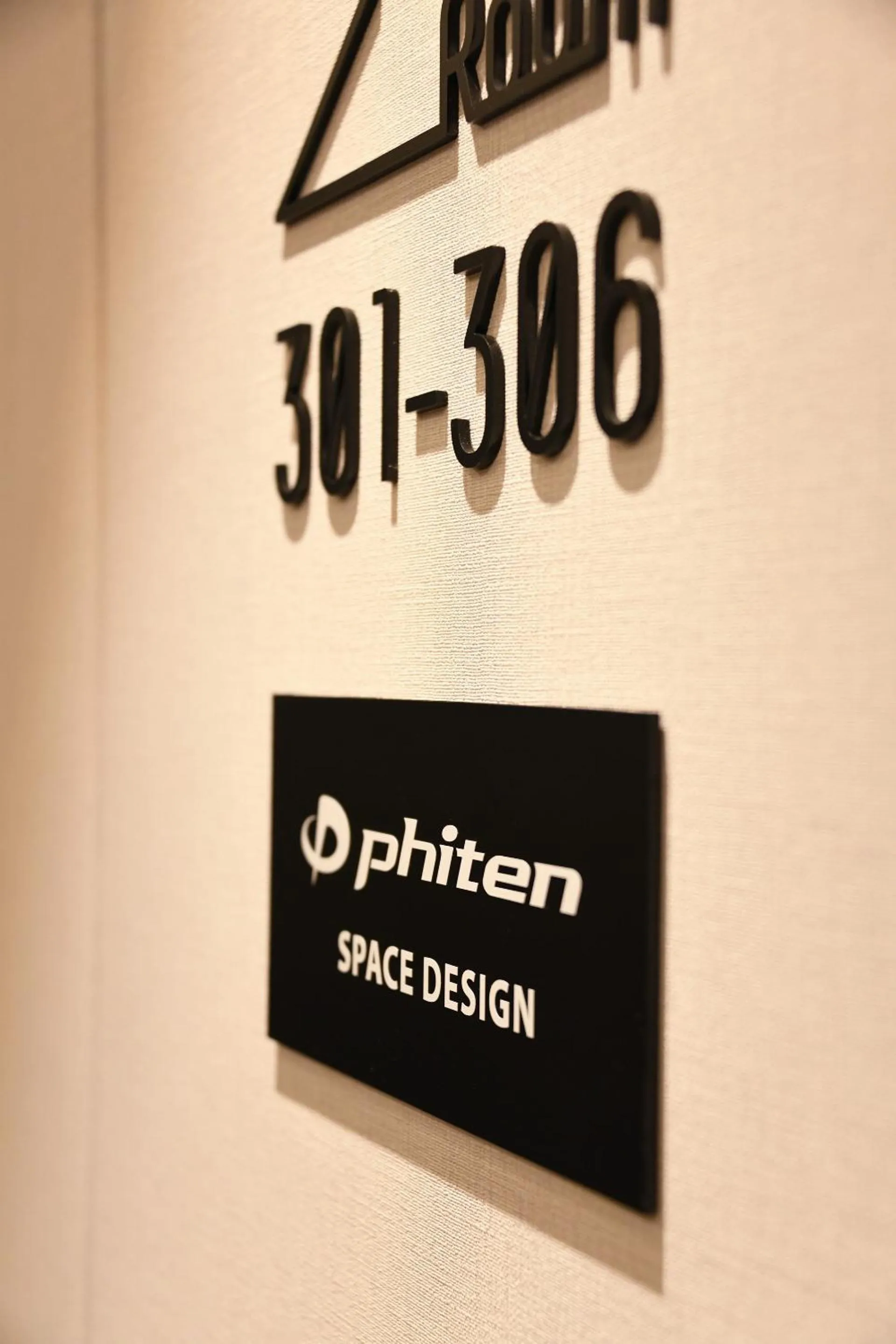 Property logo or sign in Henn na Hotel Tokyo Hamamatsucho