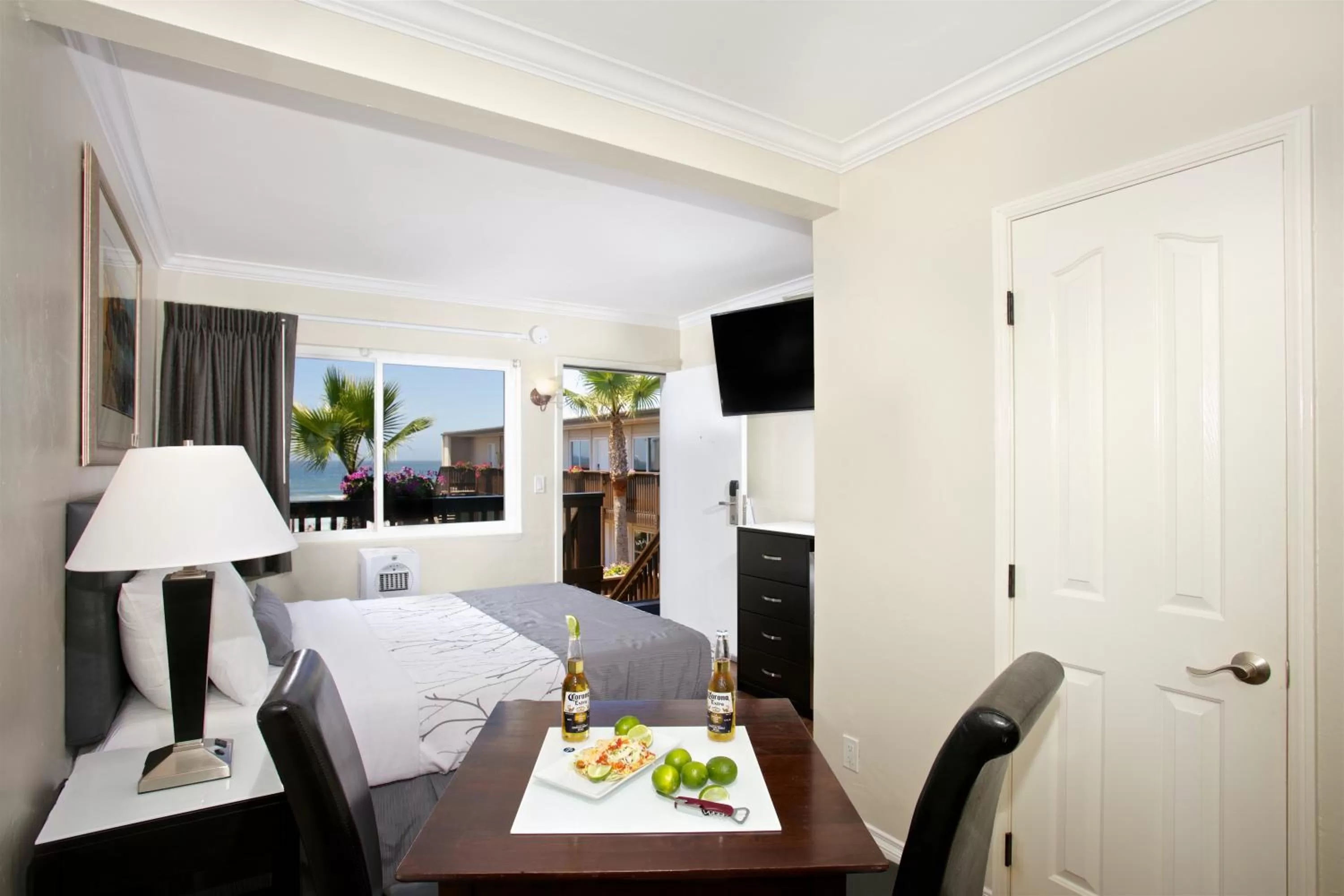 Photo of the whole room, Bed in Ocean Beach Hotel